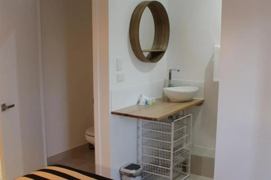 Bathroom in Airlie Apartments