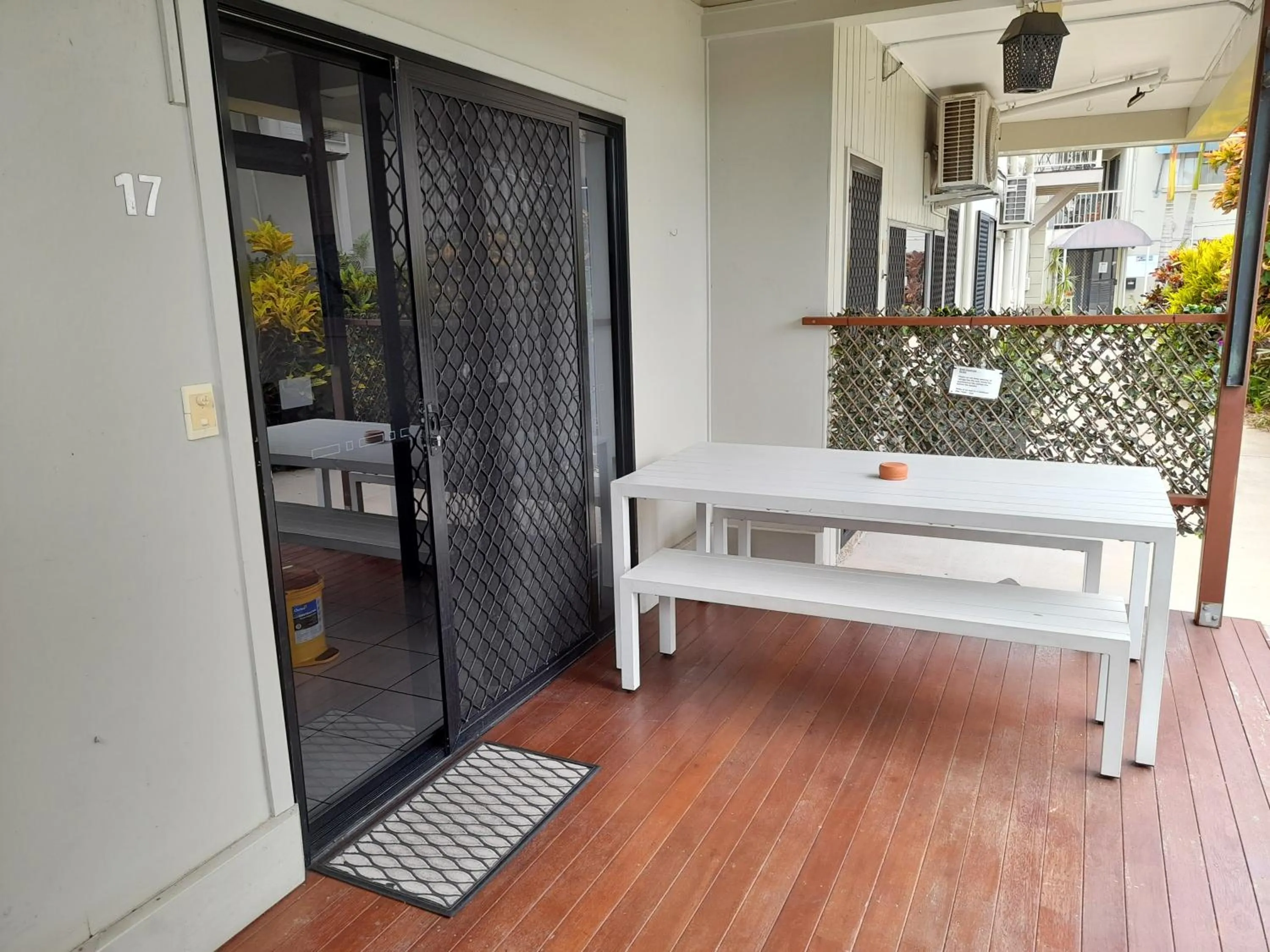Patio in Airlie Apartments