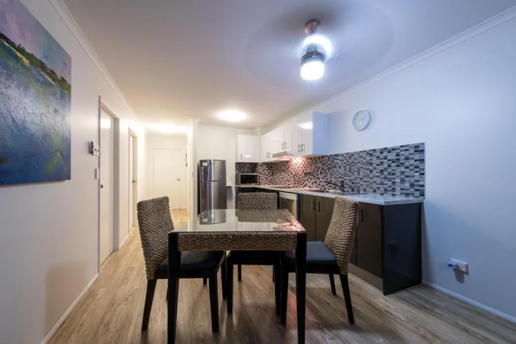 Dining area in Airlie Apartments