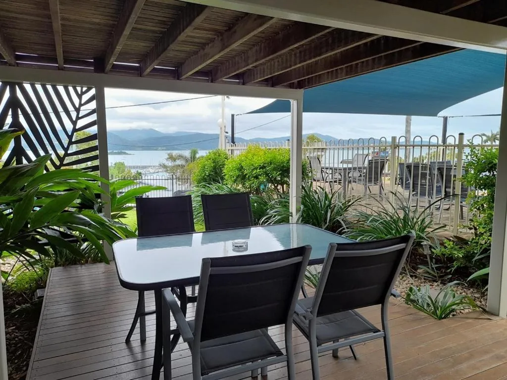 Balcony/Terrace in Airlie Apartments