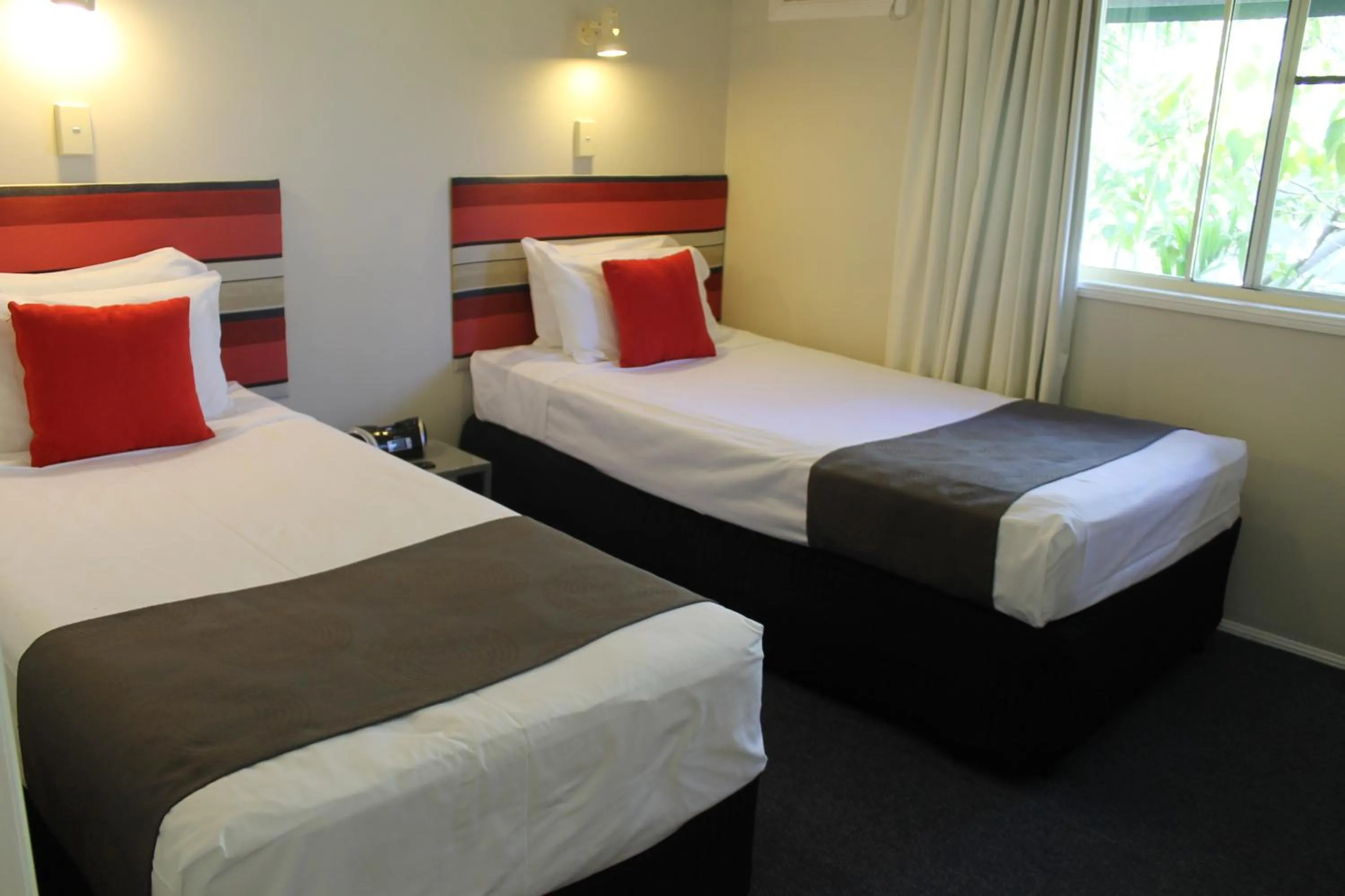 Bed in Airlie Apartments