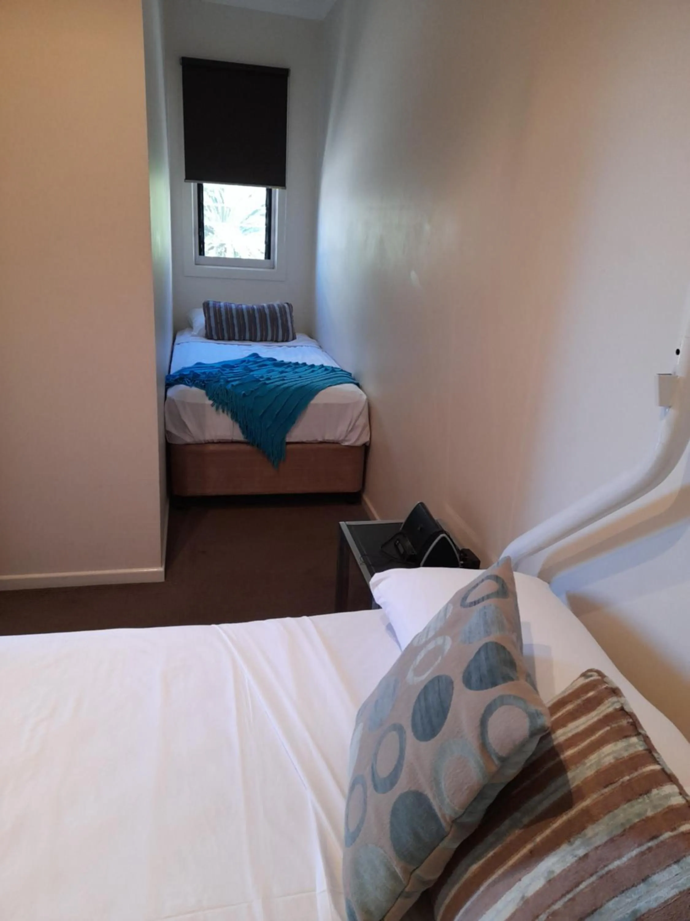 Bed in Airlie Apartments