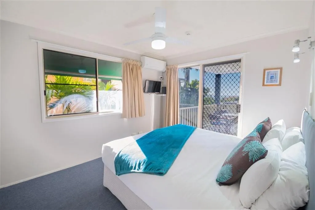 Bed in Airlie Apartments