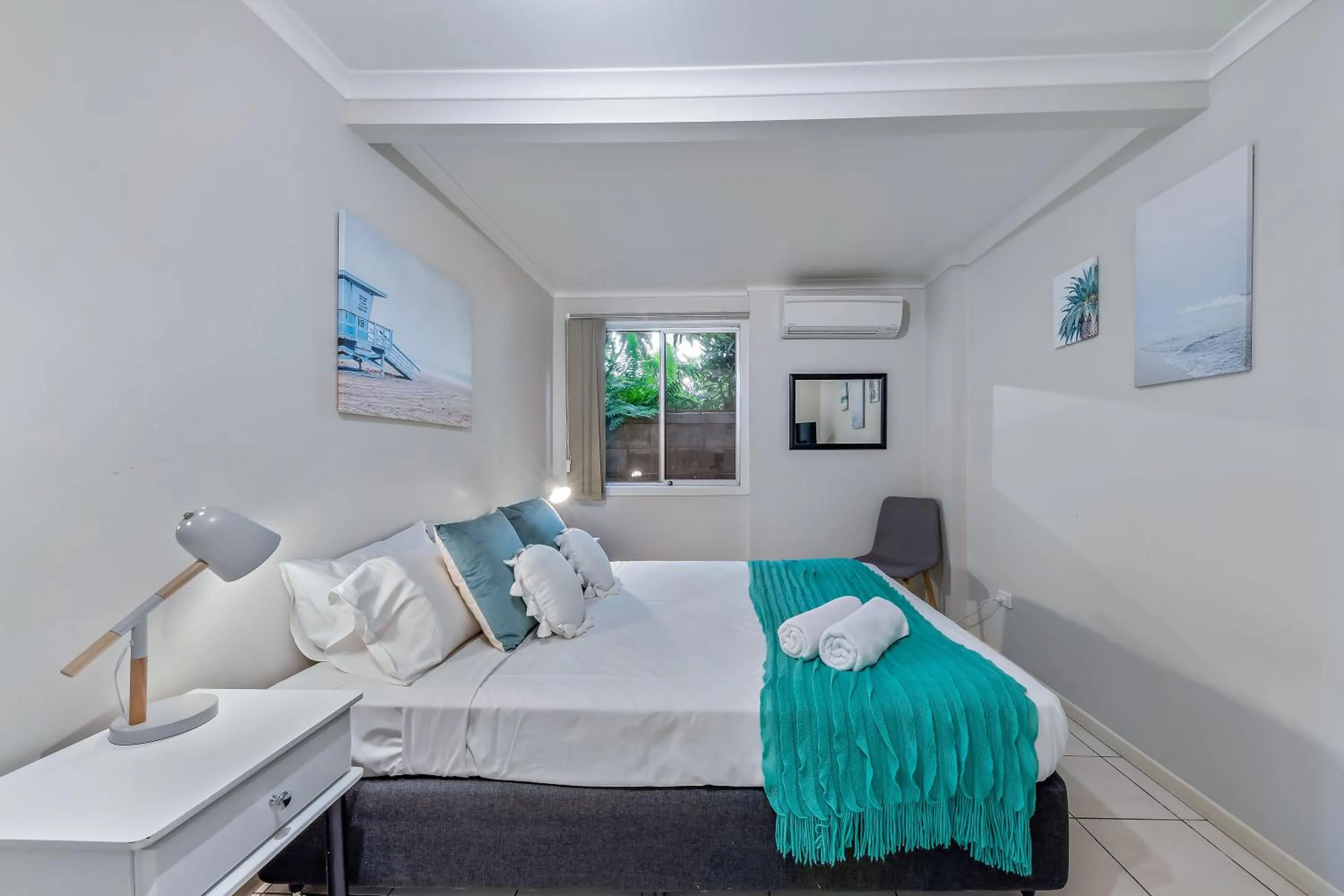 Bed in Airlie Apartments