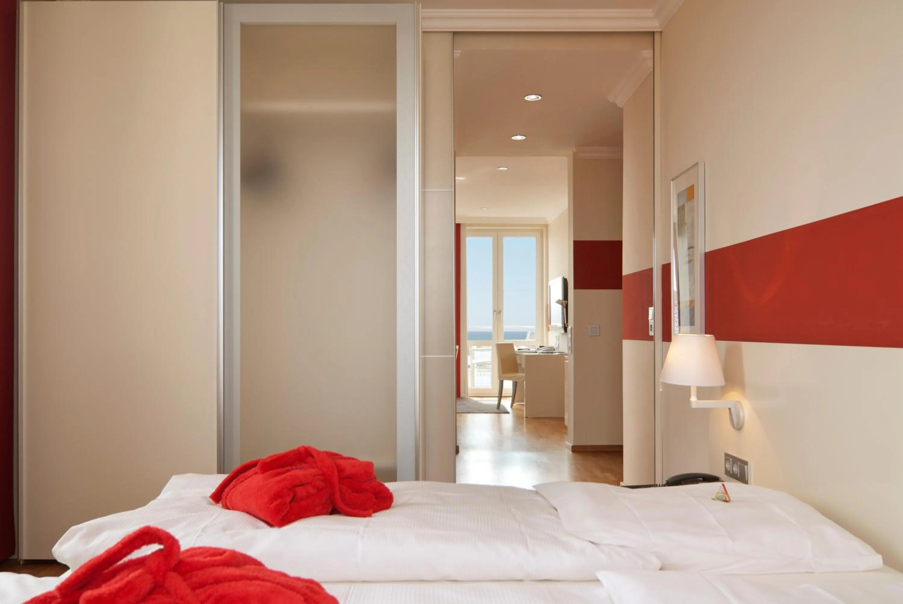 Photo of the whole room, Bed in Strandhotel Georgshöhe