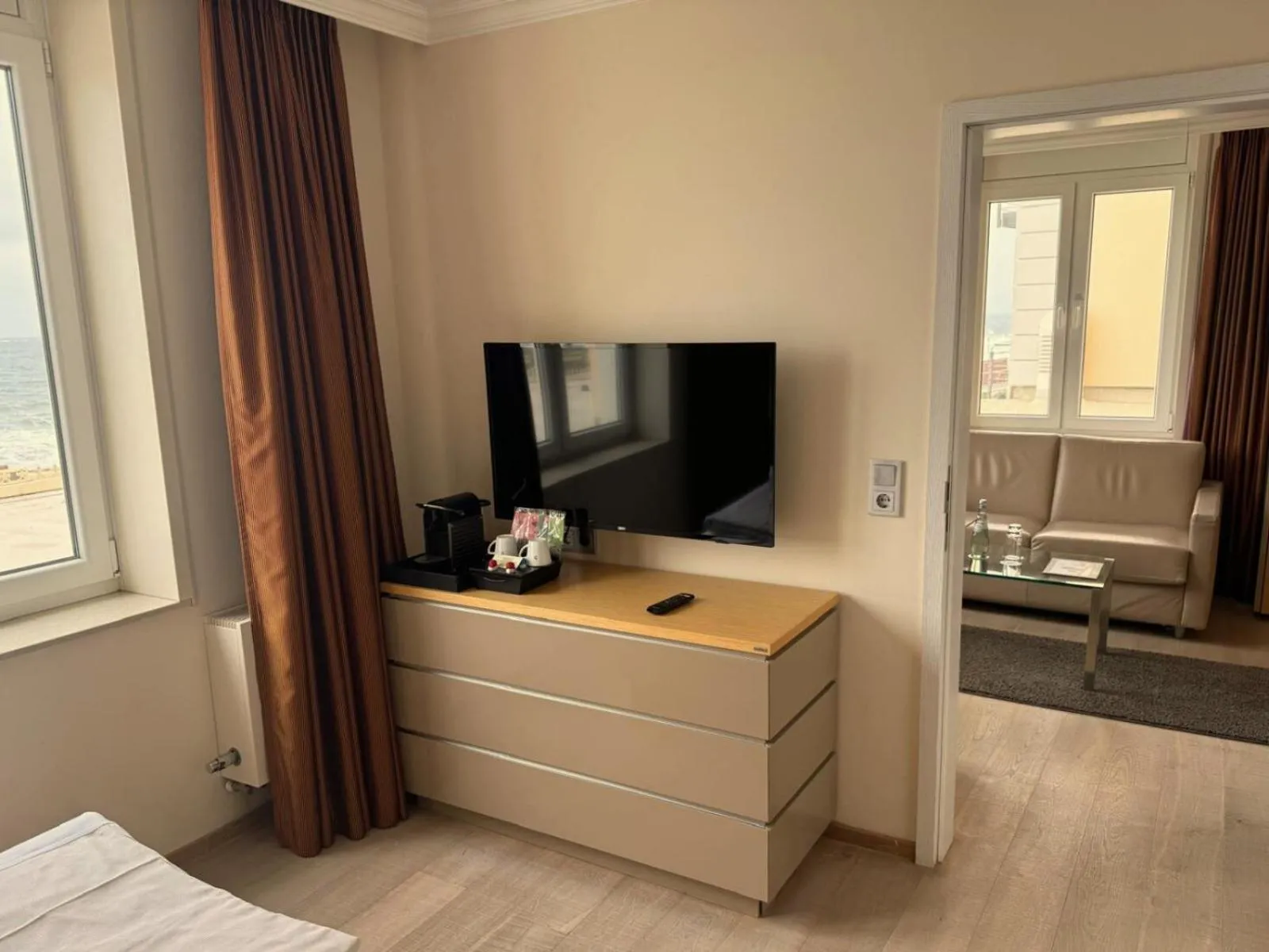 Bedroom, Bed in Strandhotel Georgshöhe