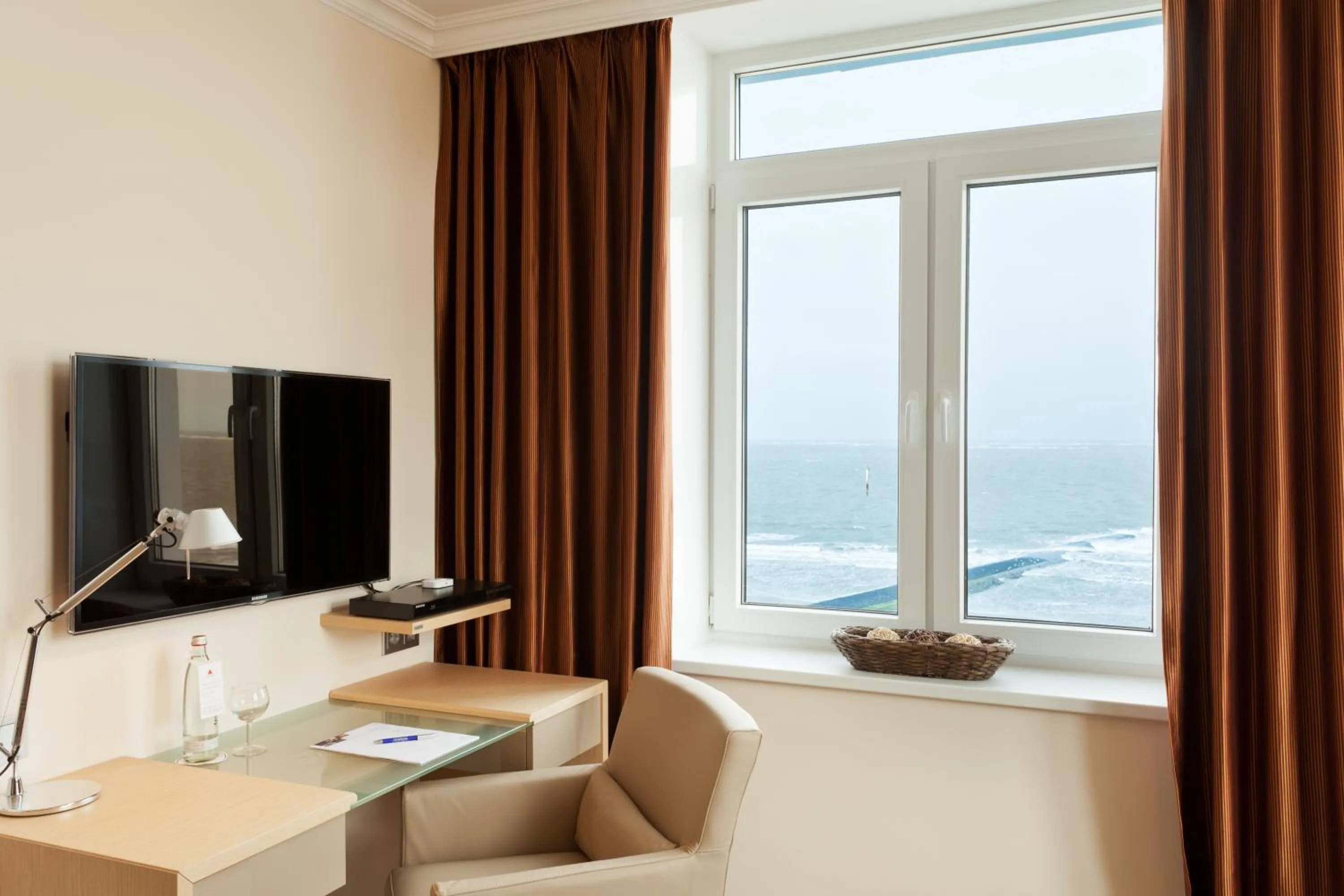 Lake view in Strandhotel Georgshöhe