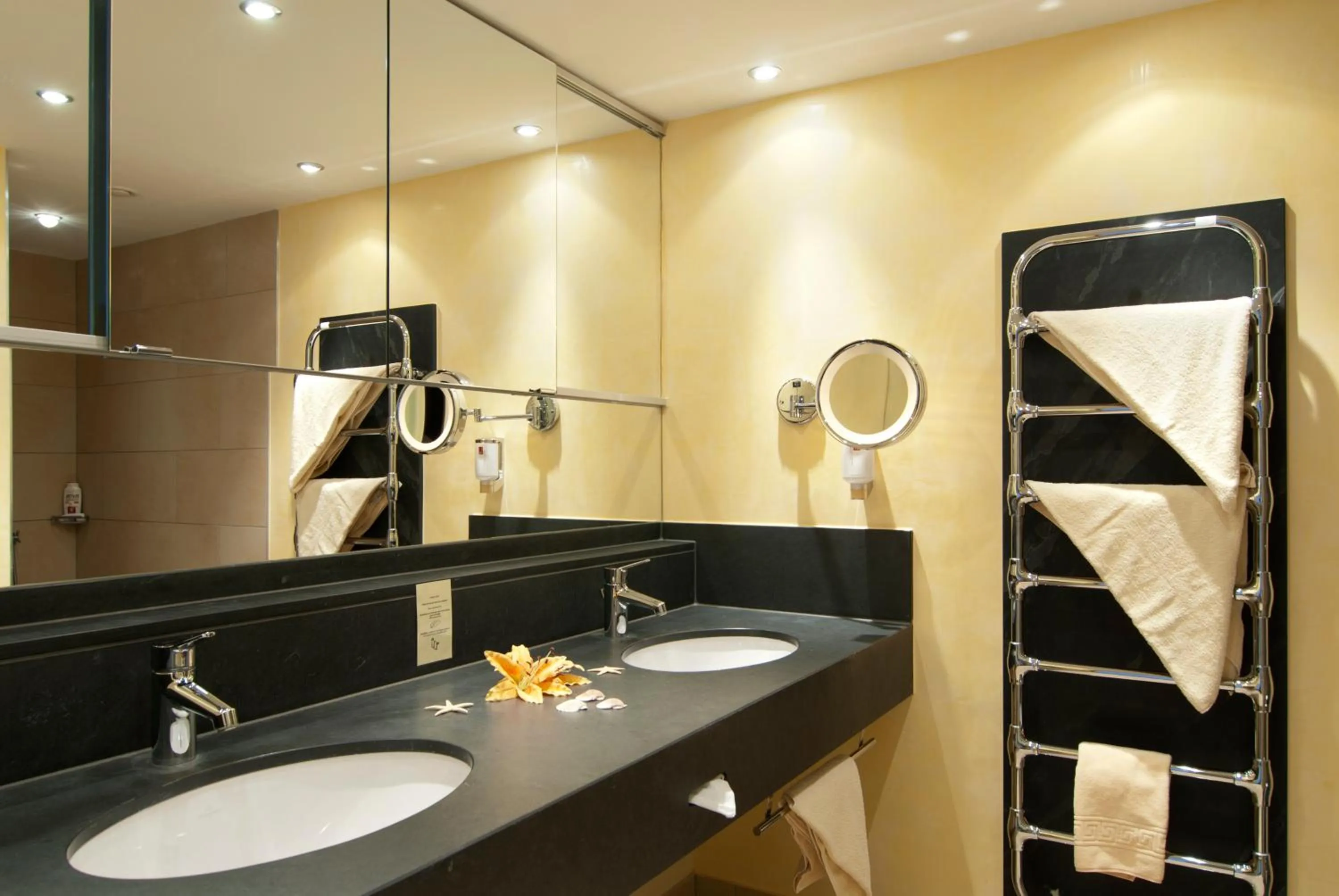 Bathroom in Strandhotel Georgshöhe