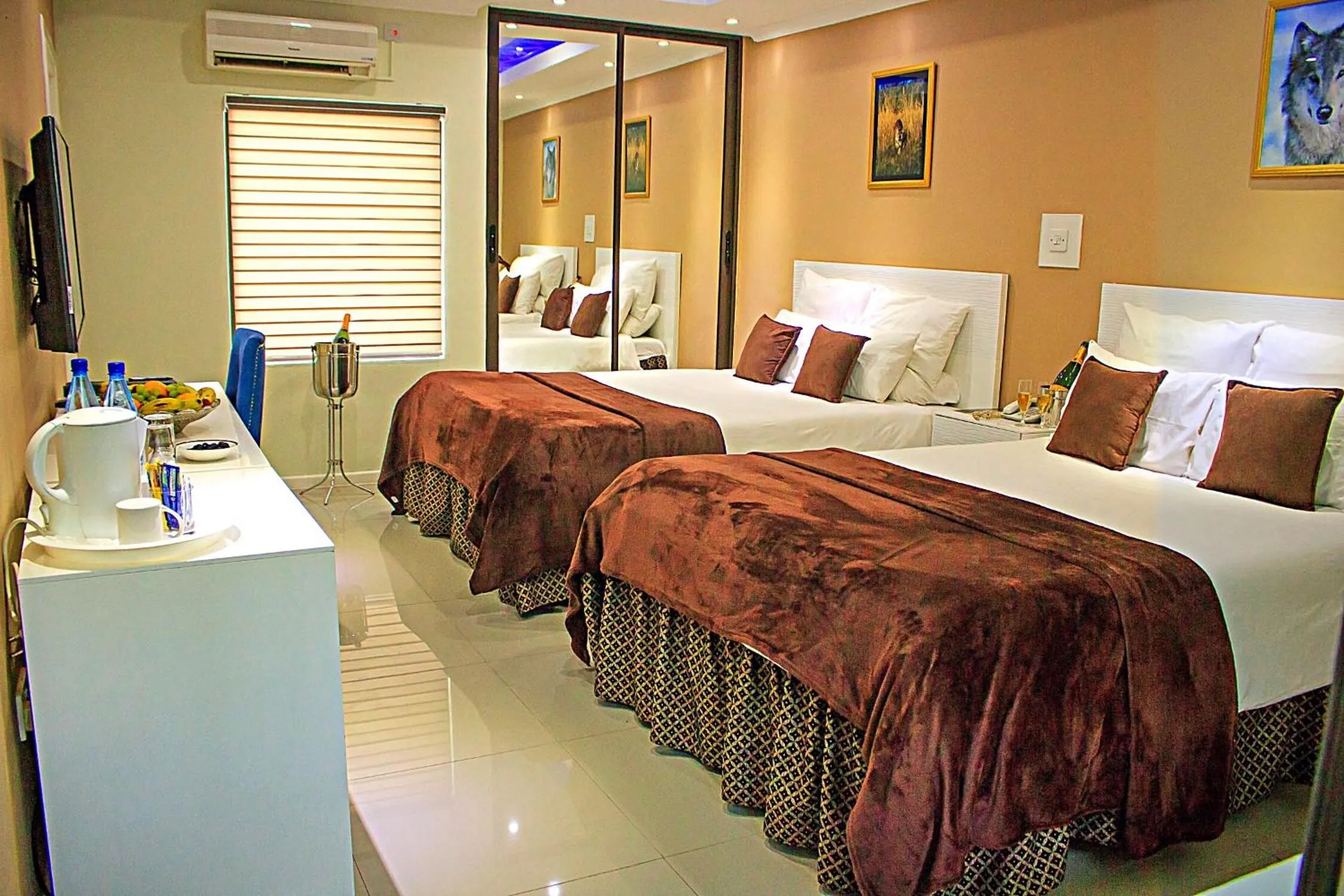 Coffee/tea facilities, Bed in New Fairmount Hotel and Casino