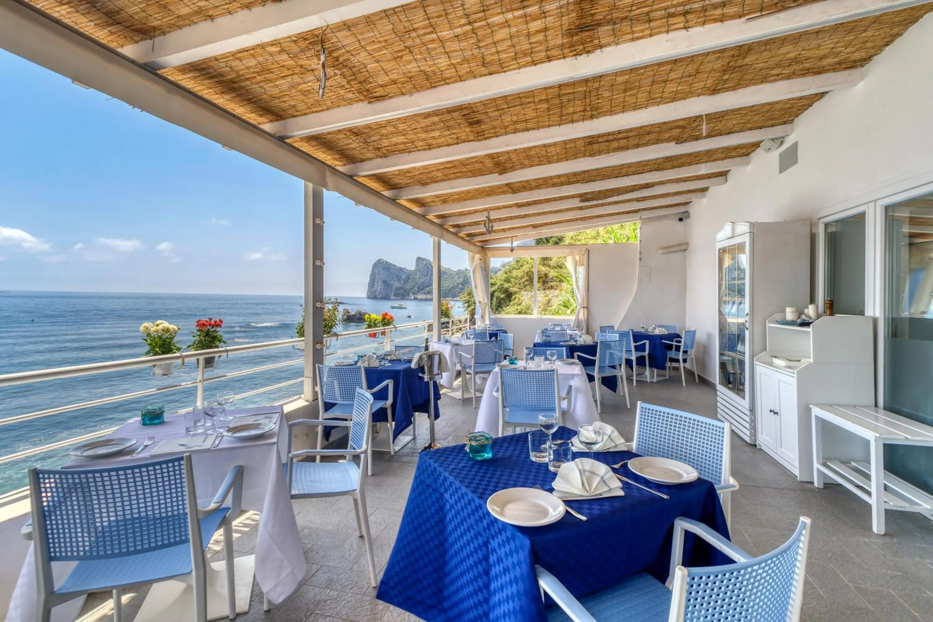 Lounge or bar in Belmare Residence on the beach