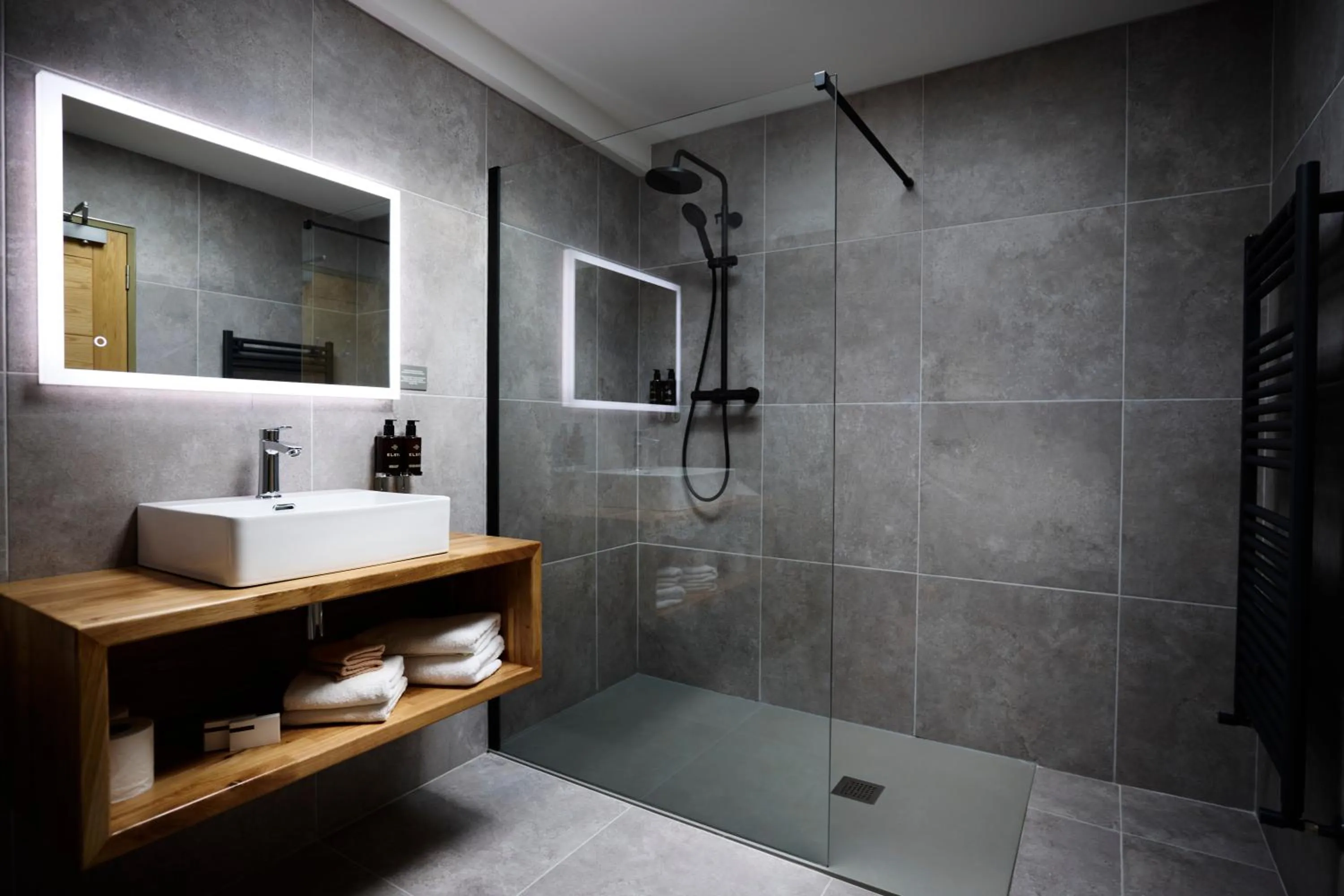 Bathroom in Doolin Inn