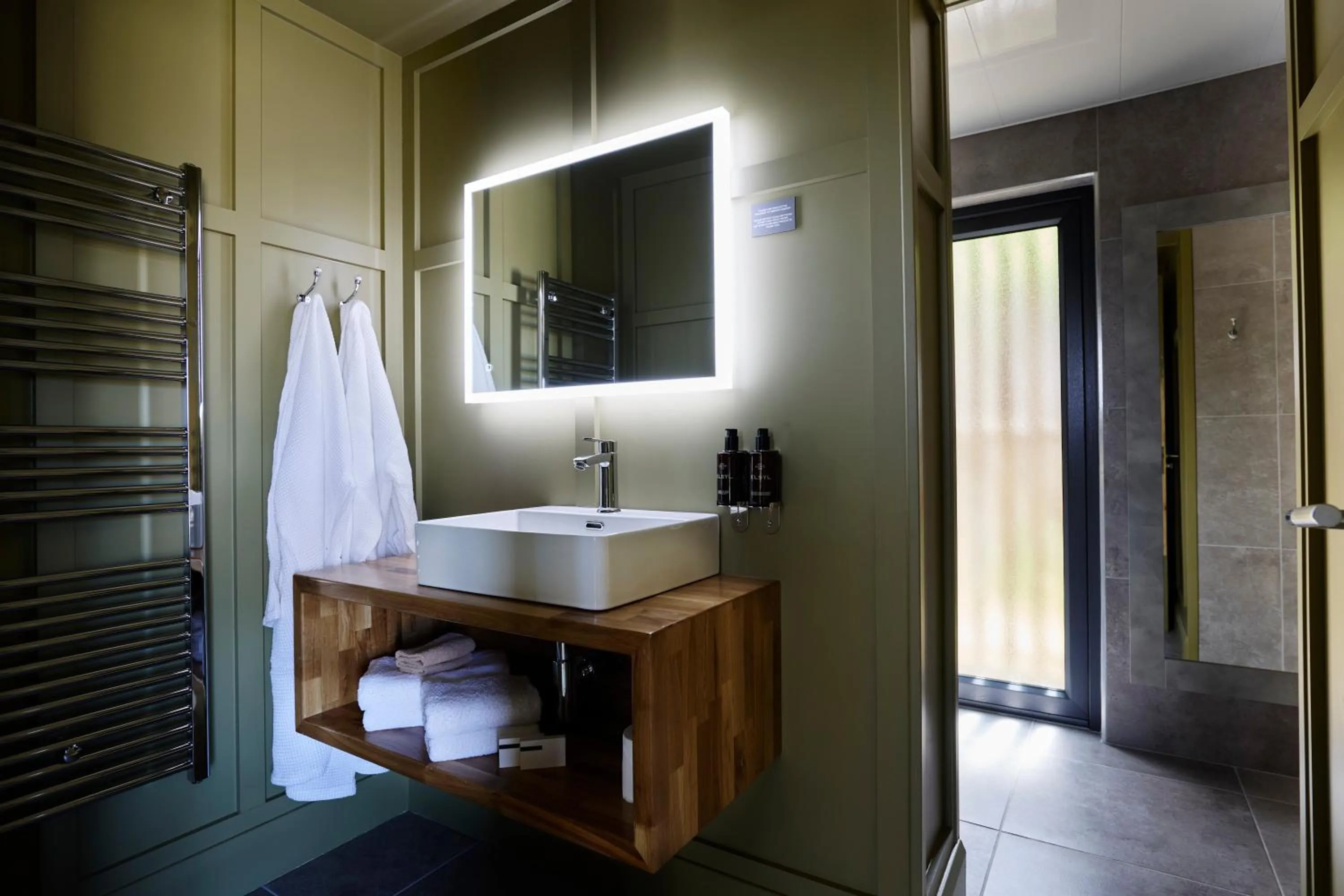 Bathroom in Doolin Inn