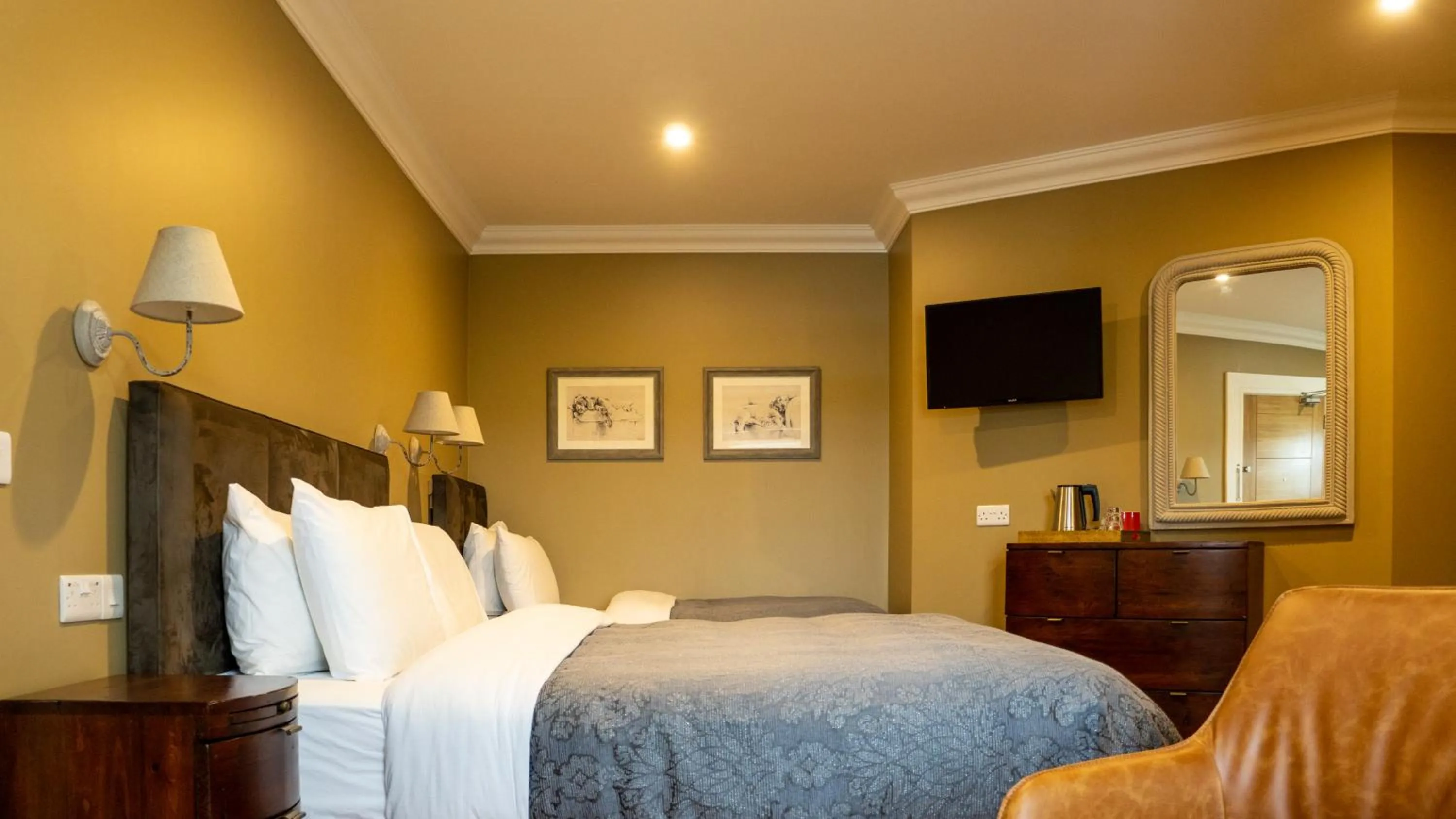 Bedroom, Bed in Doolin Inn