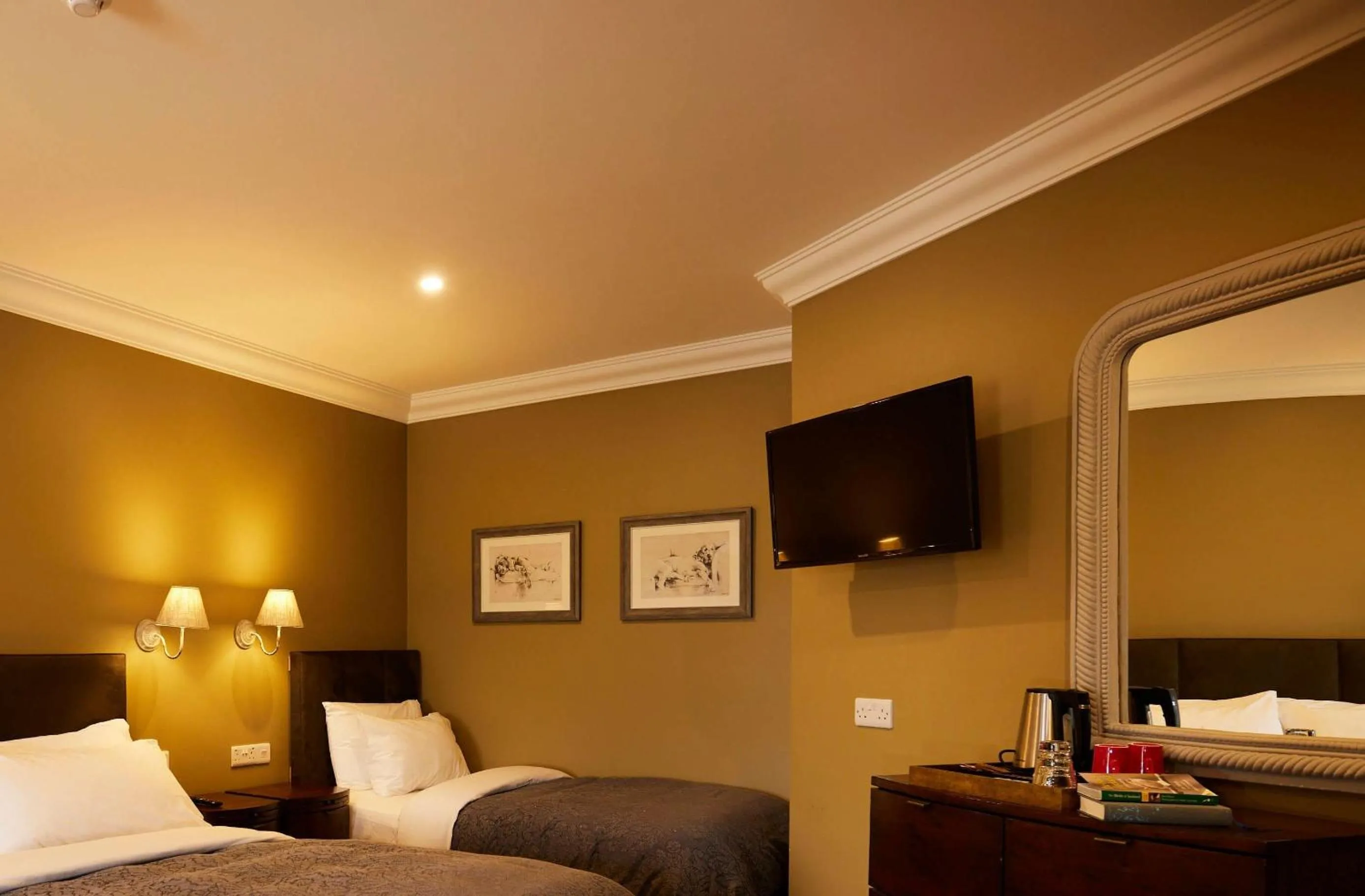 Bedroom, Bed in Doolin Inn