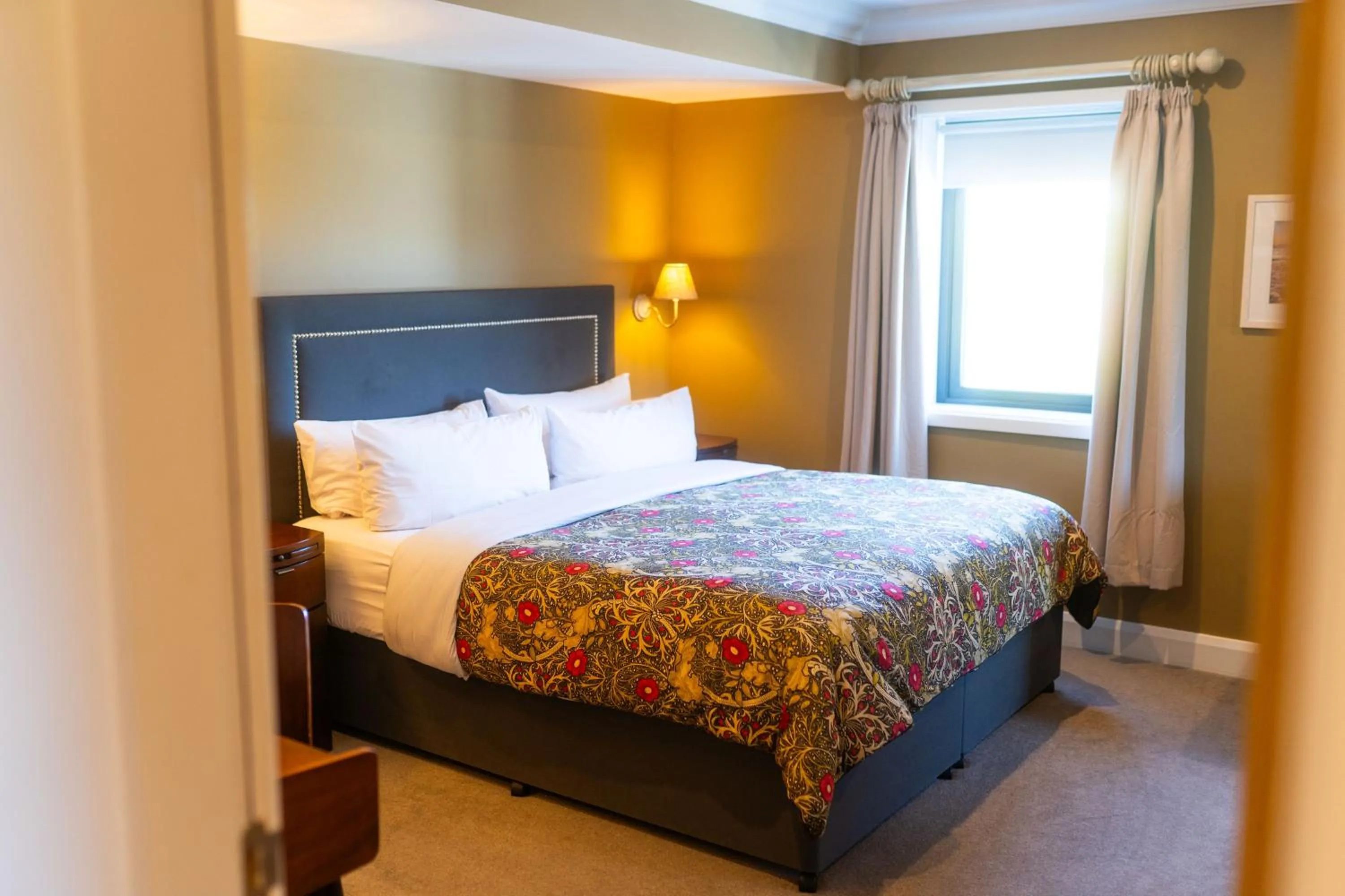 Bedroom, Bed in Doolin Inn