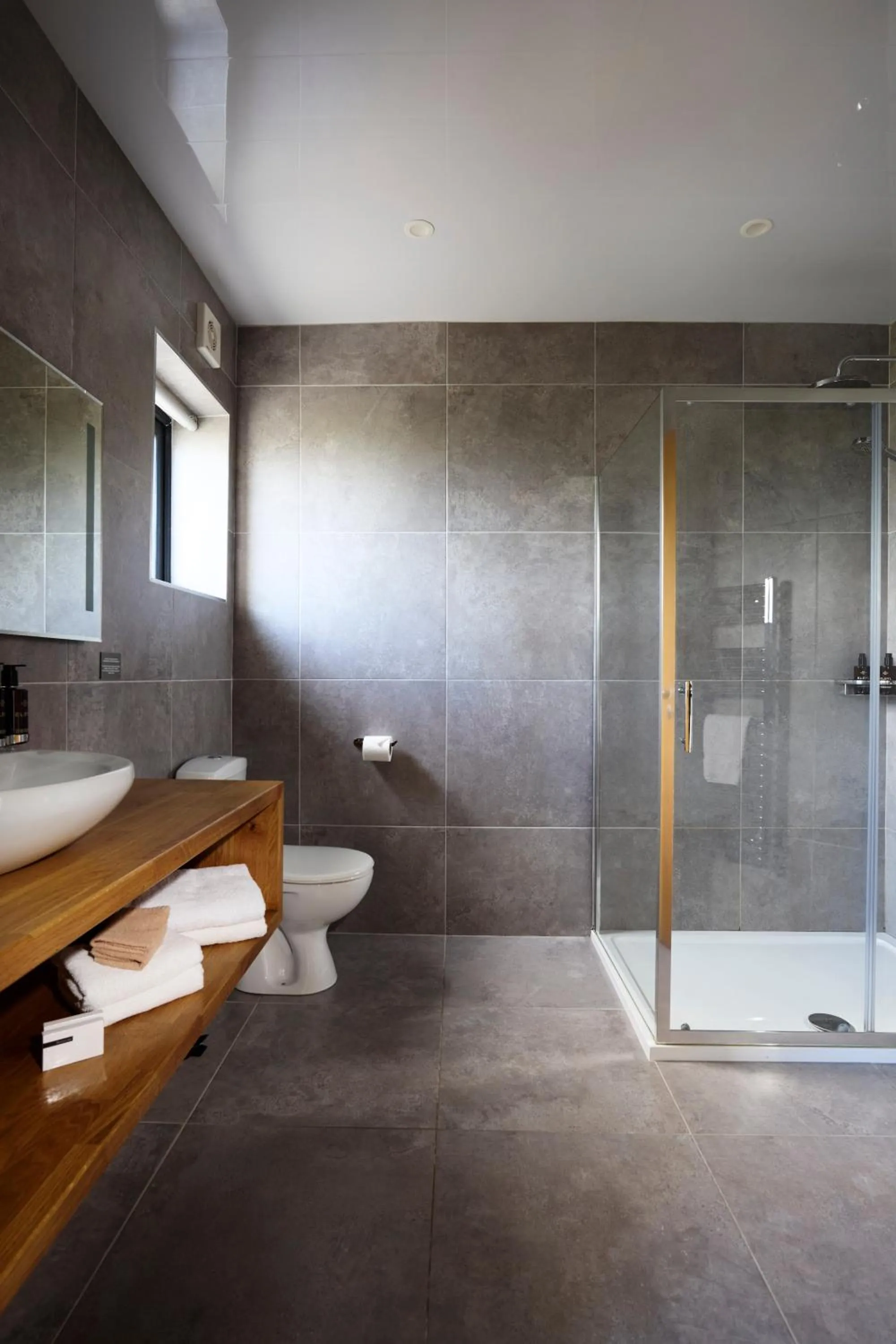 Bathroom in Doolin Inn