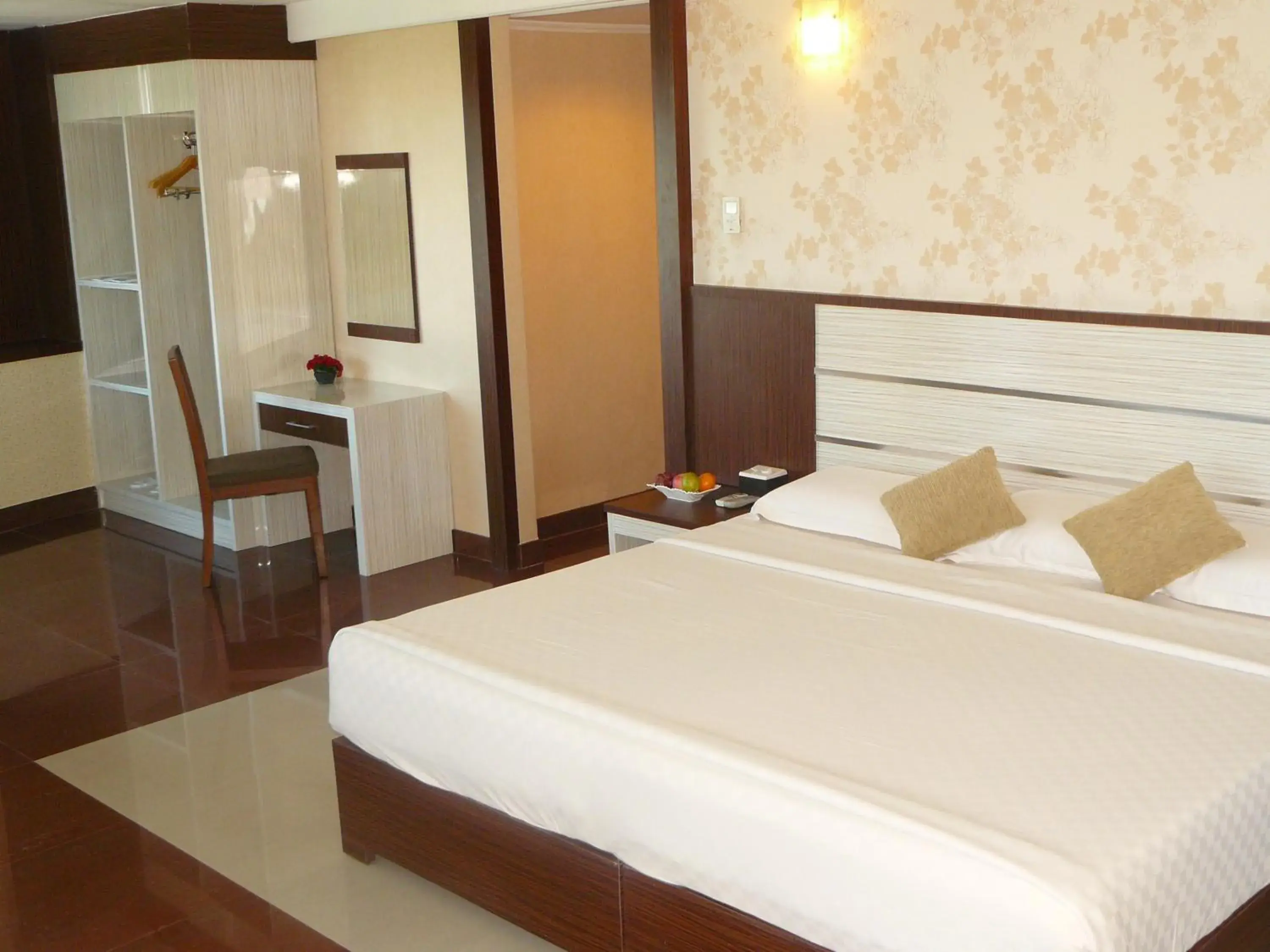 Bedroom, Bed in Hotel Oval Bedroom, Bed in Hotel Oval