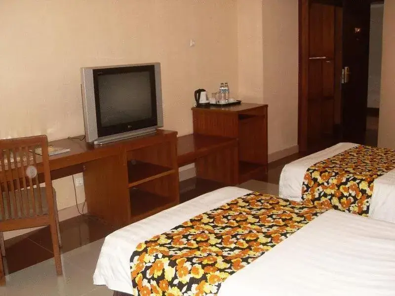 Photo of the whole room, Bed in Hotel Oval Photo of the whole room, Bed in Hotel Oval