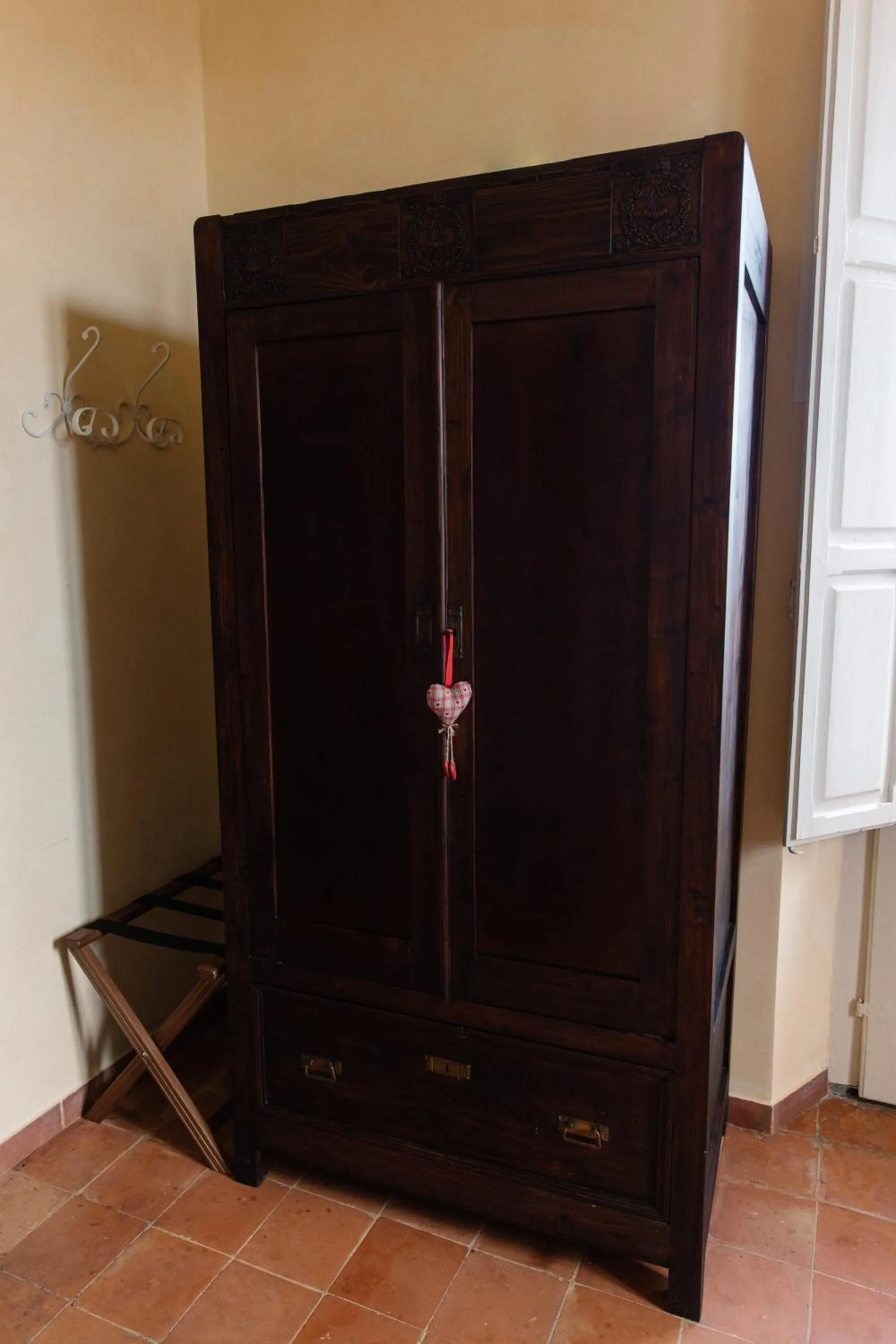 wardrobe in Villa Mascitti B&B Tortoreto Alto
