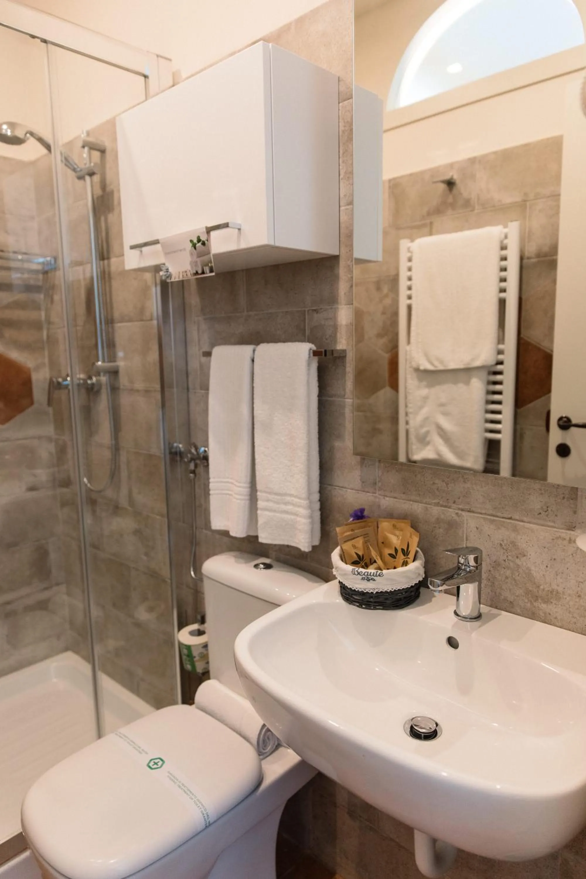 Shower in Villa Mascitti B&B Tortoreto Alto