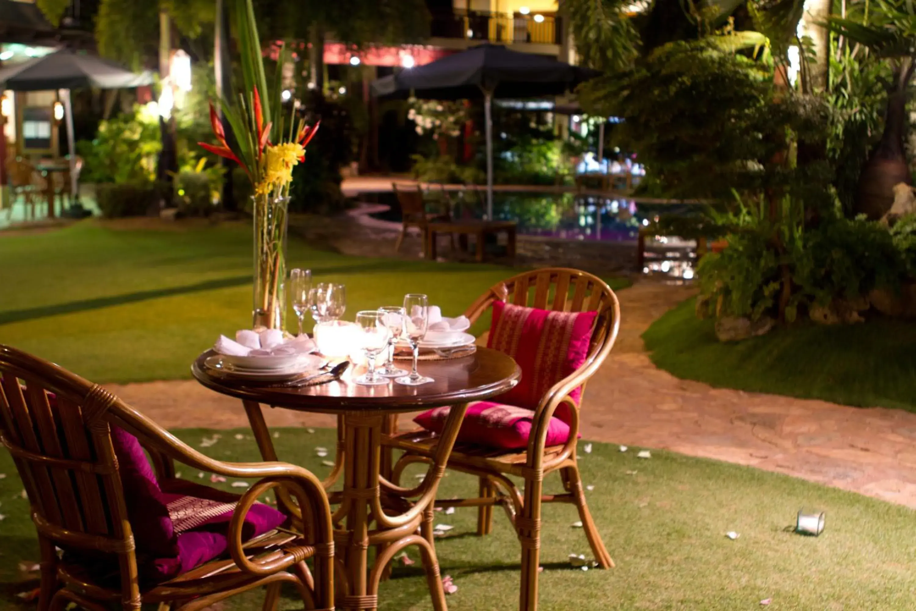 Restaurant/places to eat in Boracay Tropics Resort Hotel Restaurant/places to eat in Boracay Tropics Resort Hotel