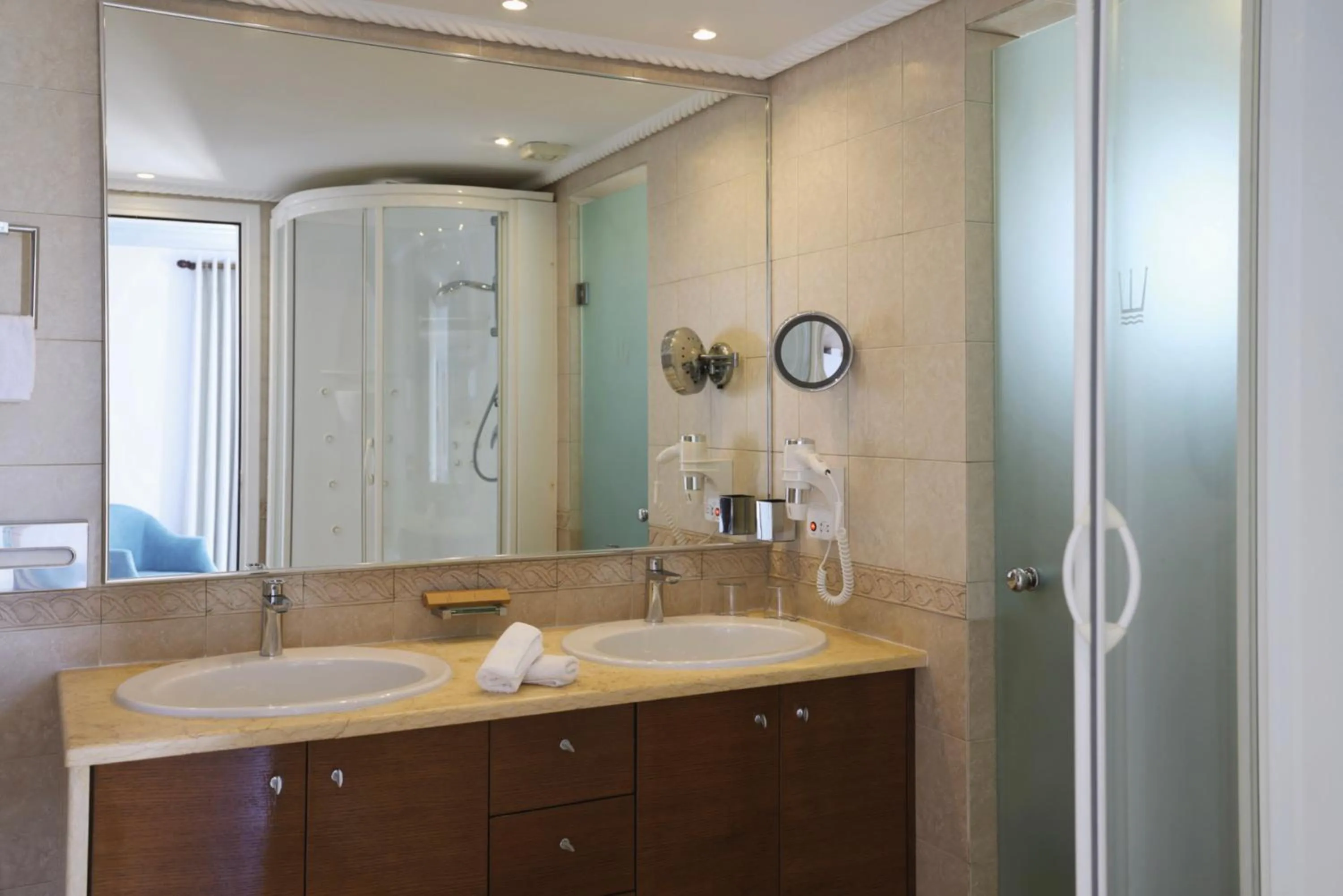 Poseidon Hotel Suites