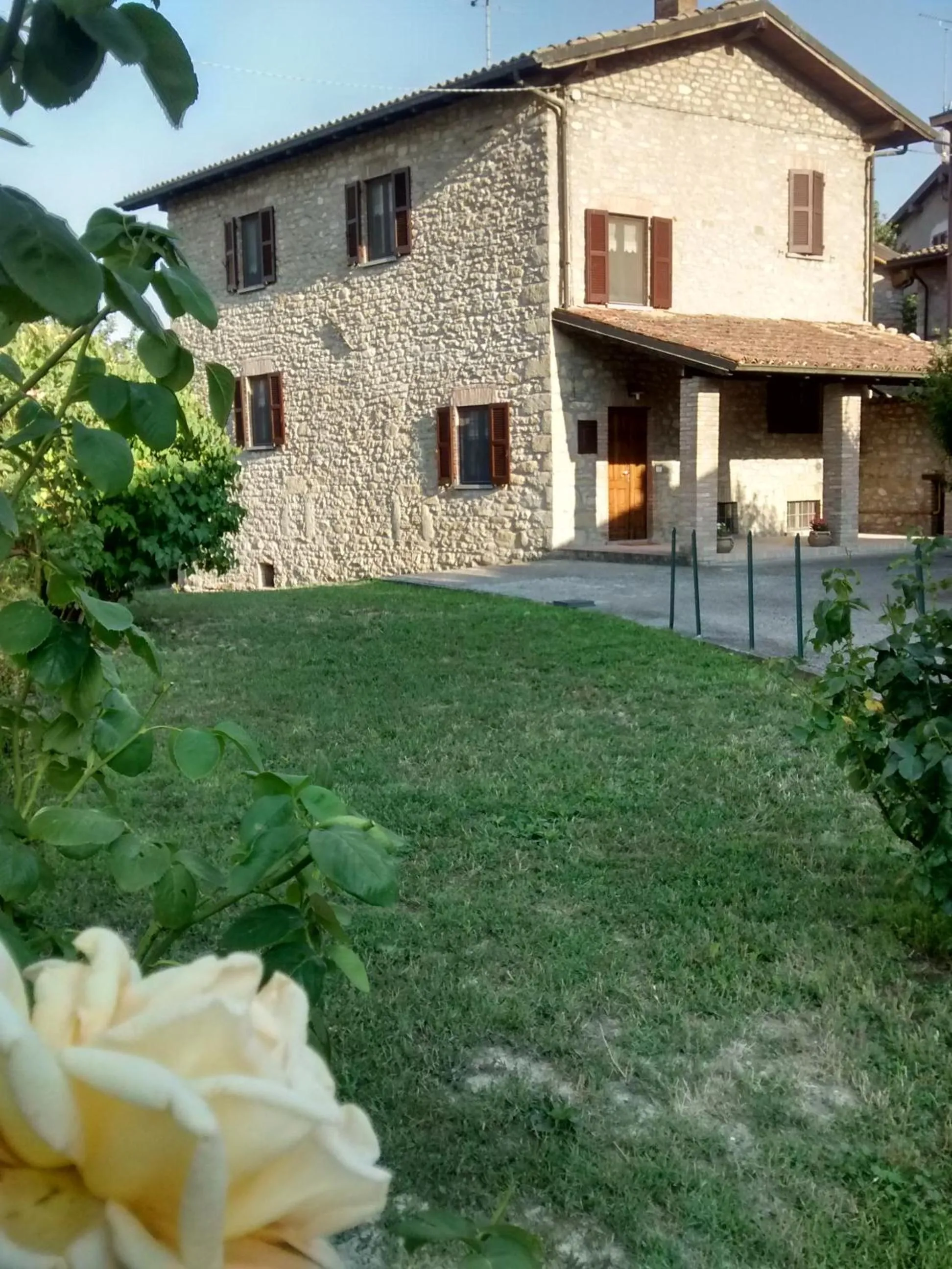 Facade/entrance in La Pomella