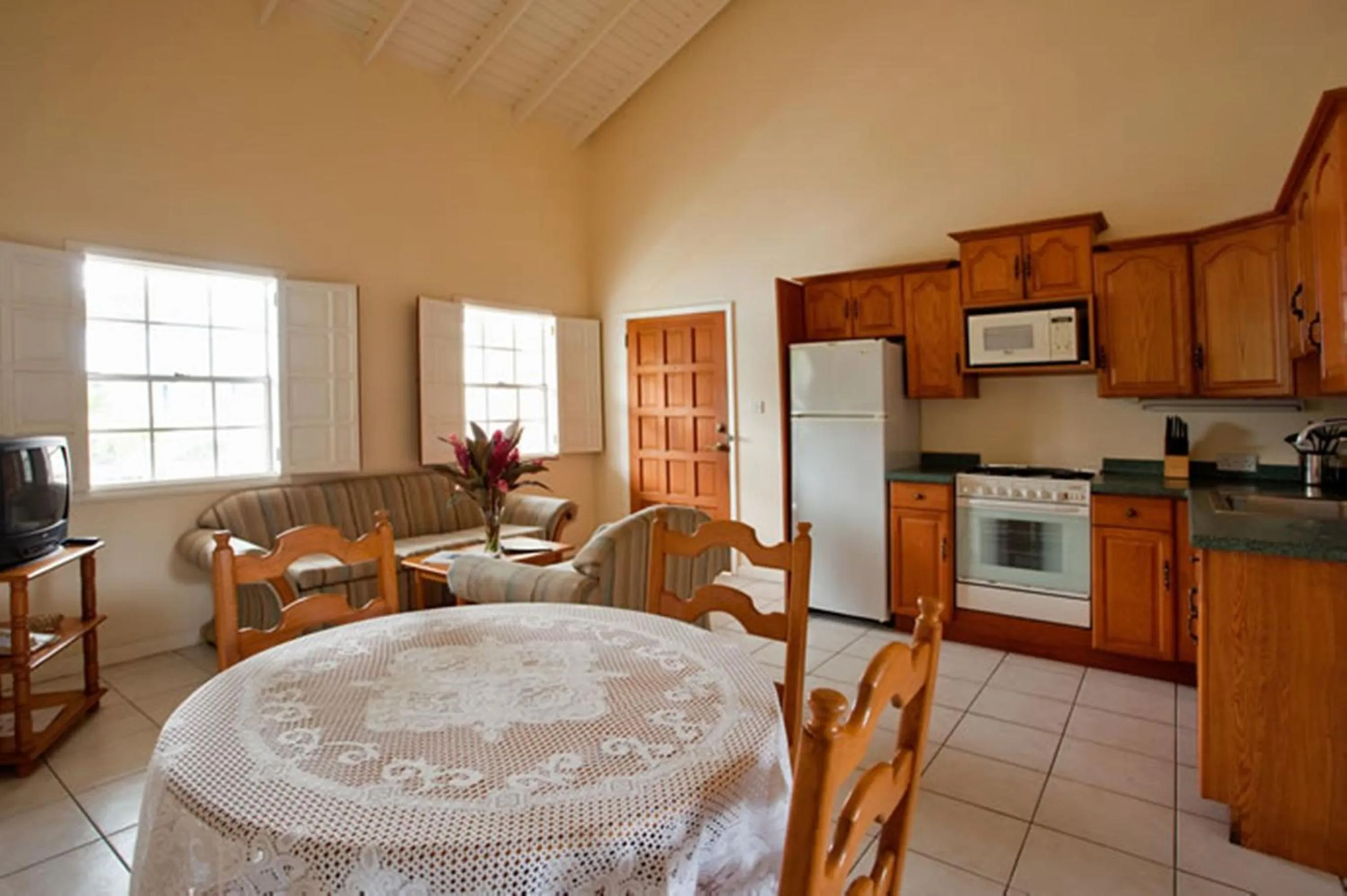 Kitchen or kitchenette in Villa Beach Cottages