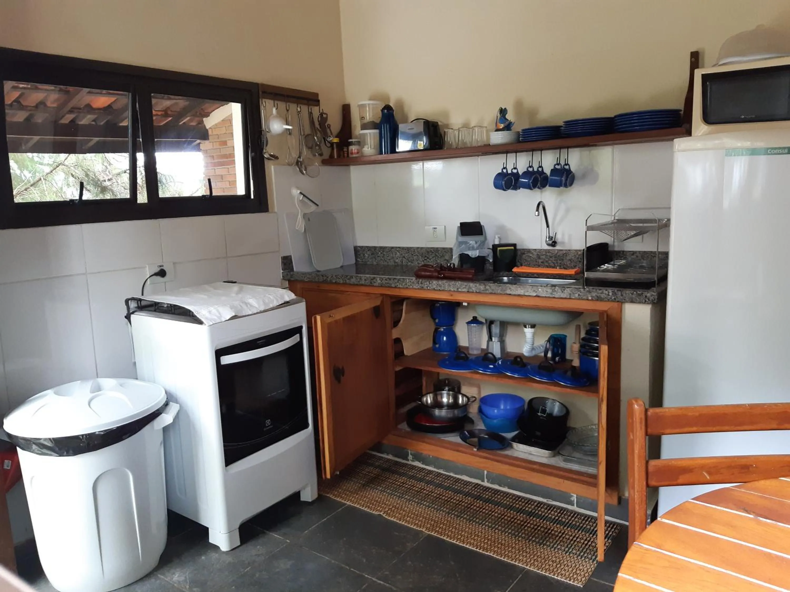 Kitchen or kitchenette in Chalé Karin Sampaio