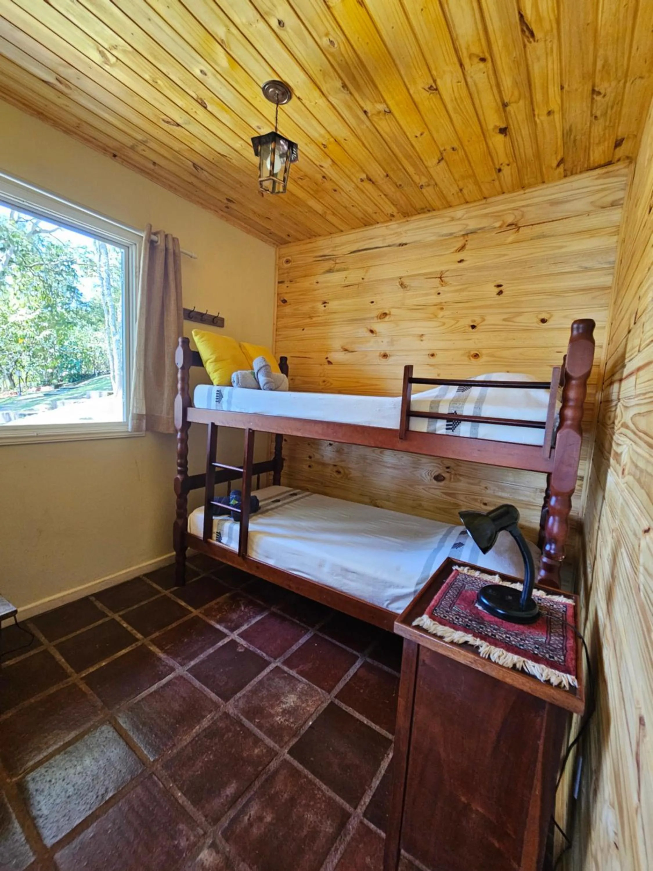 Photo of the whole room, Bed in Chalé Karin Sampaio