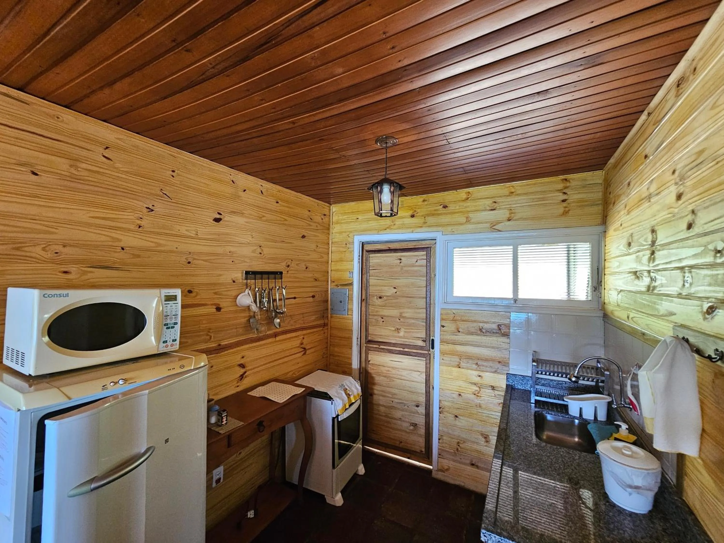 Kitchen or kitchenette in Chalé Karin Sampaio