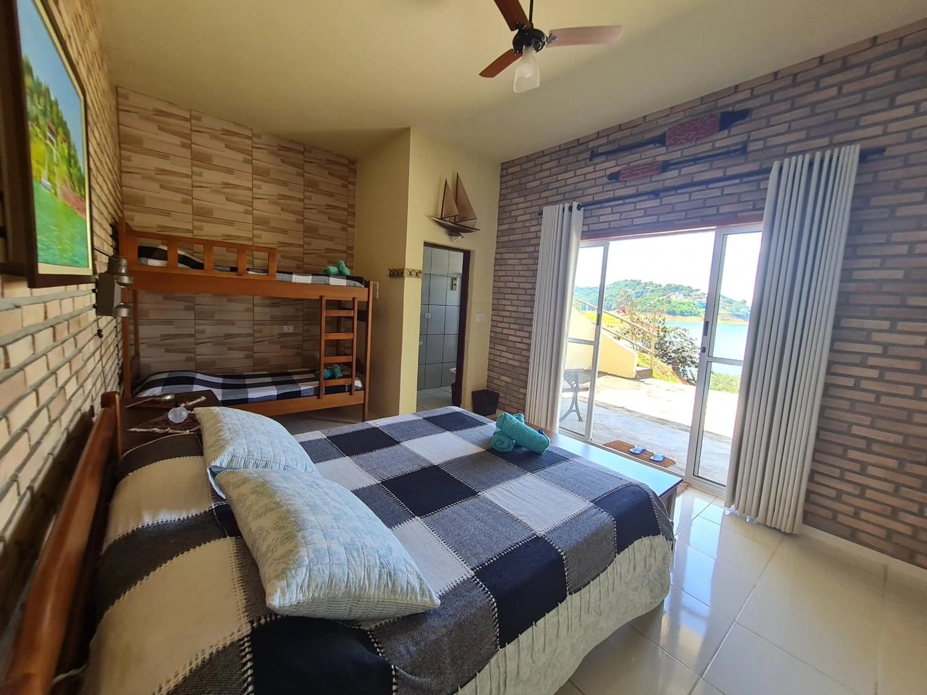 Photo of the whole room, Bed in Chalé Karin Sampaio