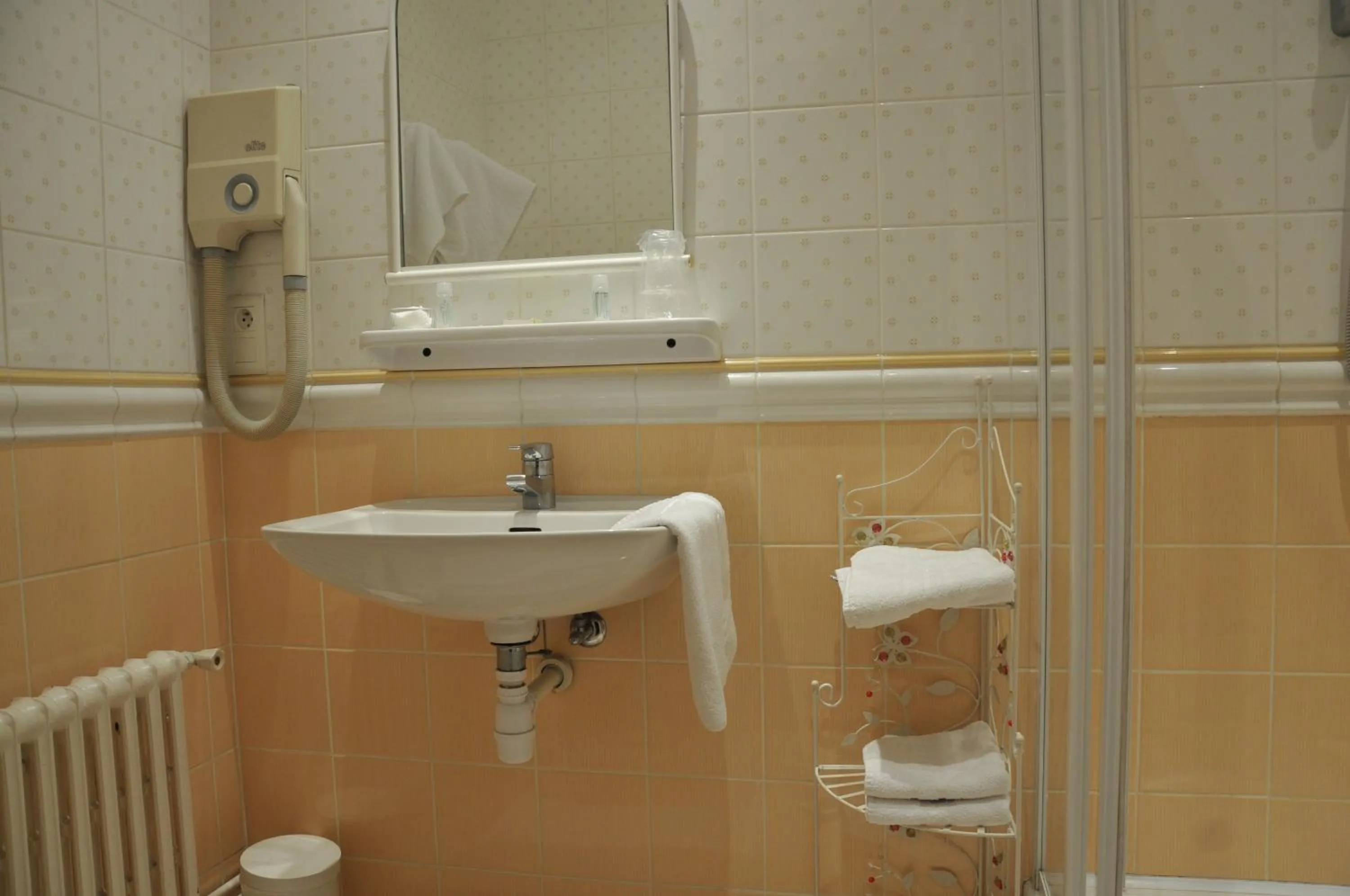 Bathroom in Hôtel De Paris