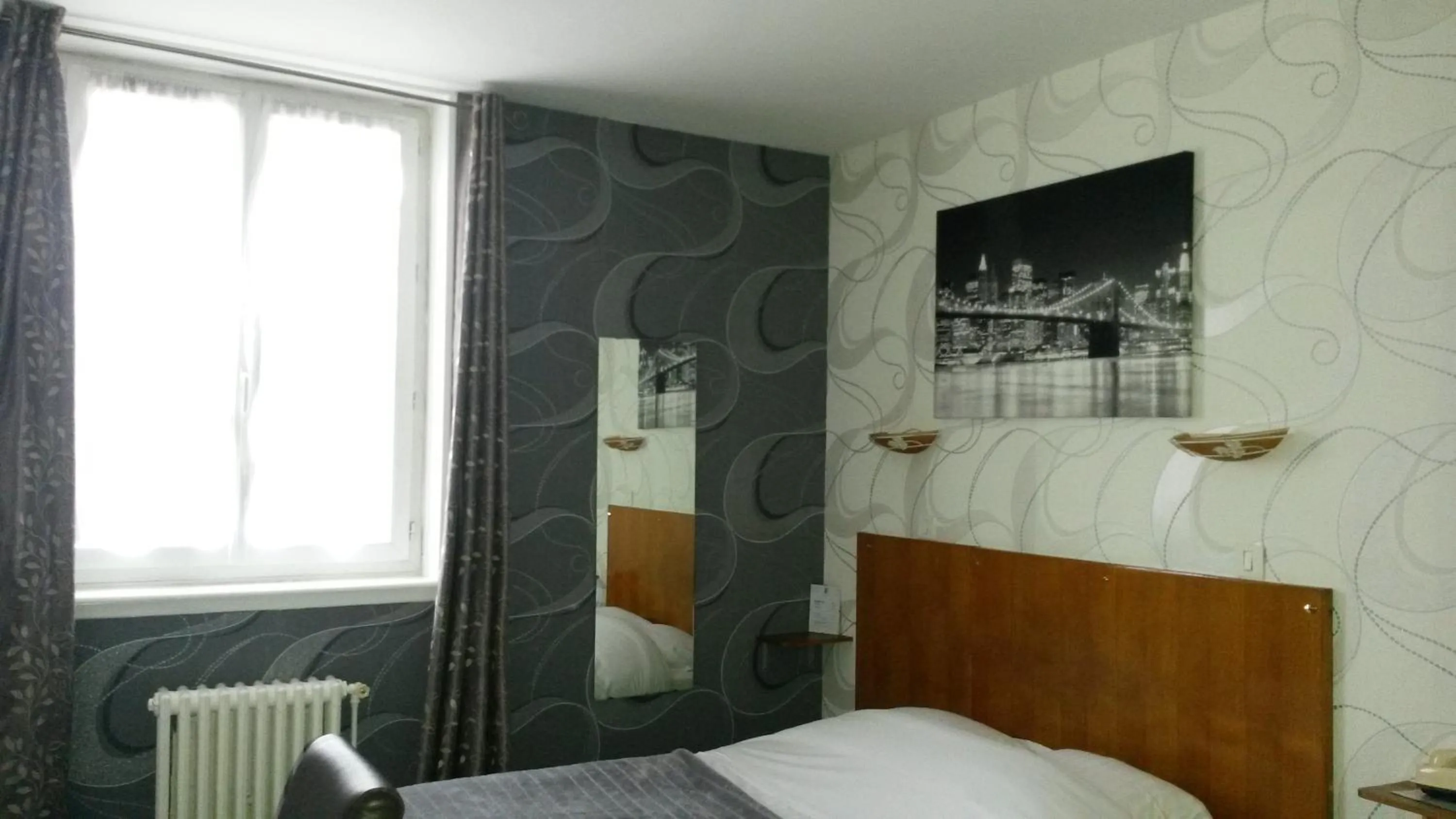Bedroom, Bed in Hôtel De Paris