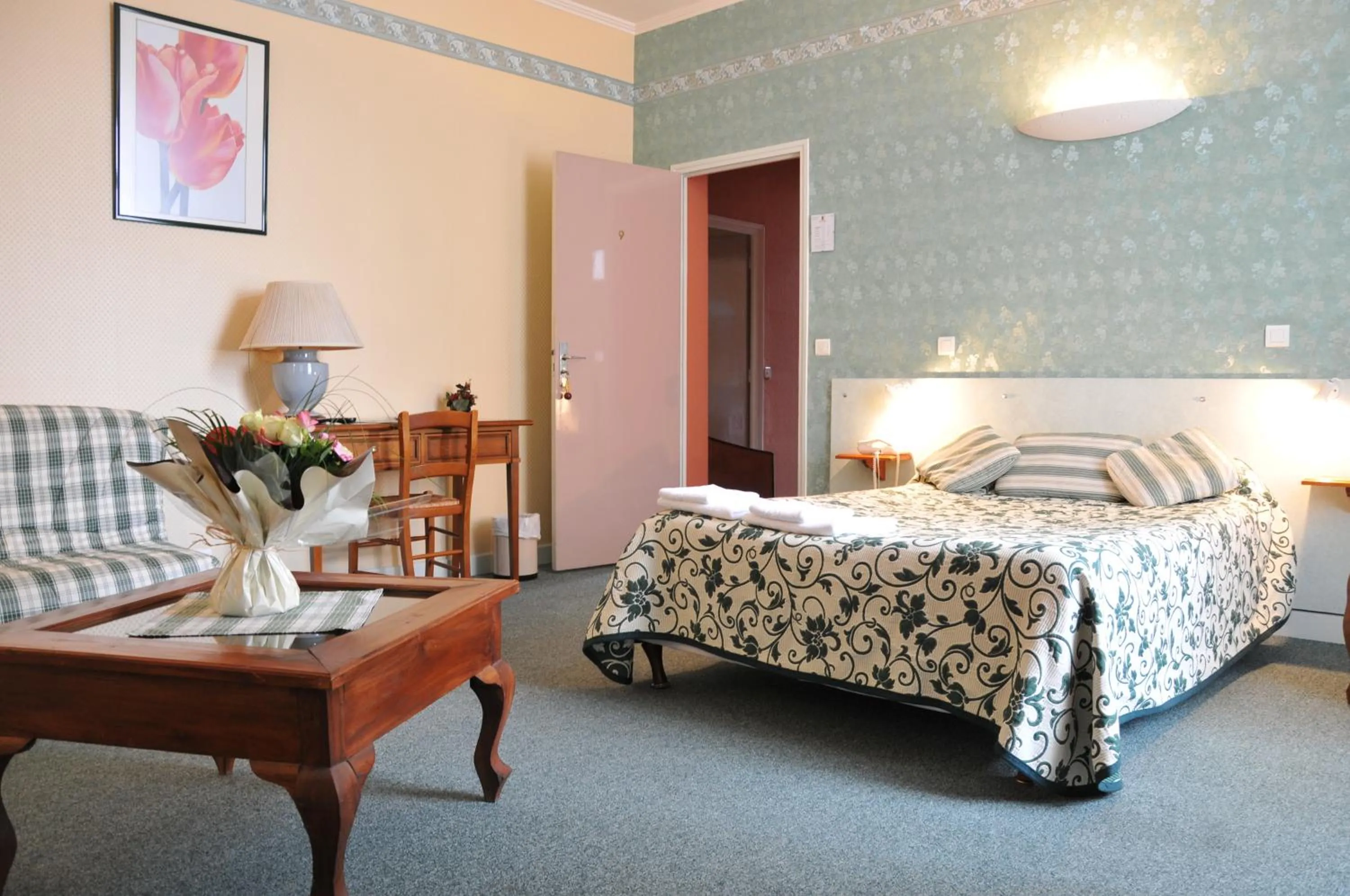 Bedroom, Bed in Hôtel De Paris