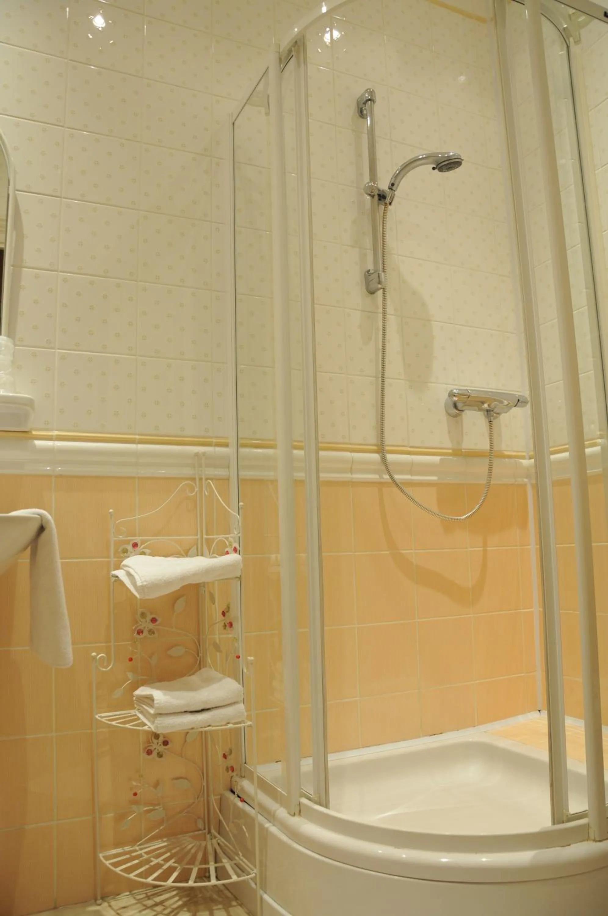 Bathroom in Hôtel De Paris
