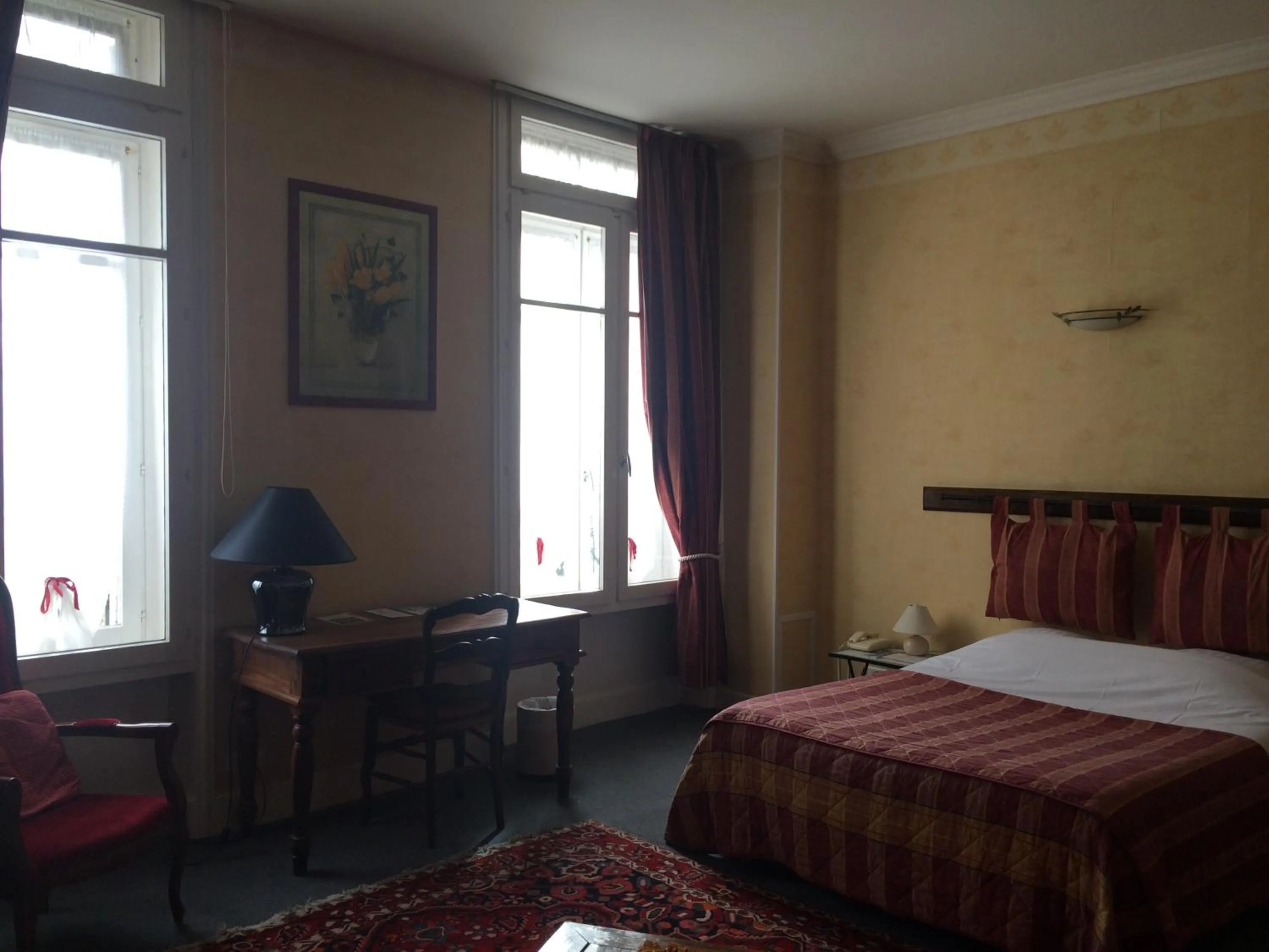 Bedroom, Bed in Hôtel De Paris