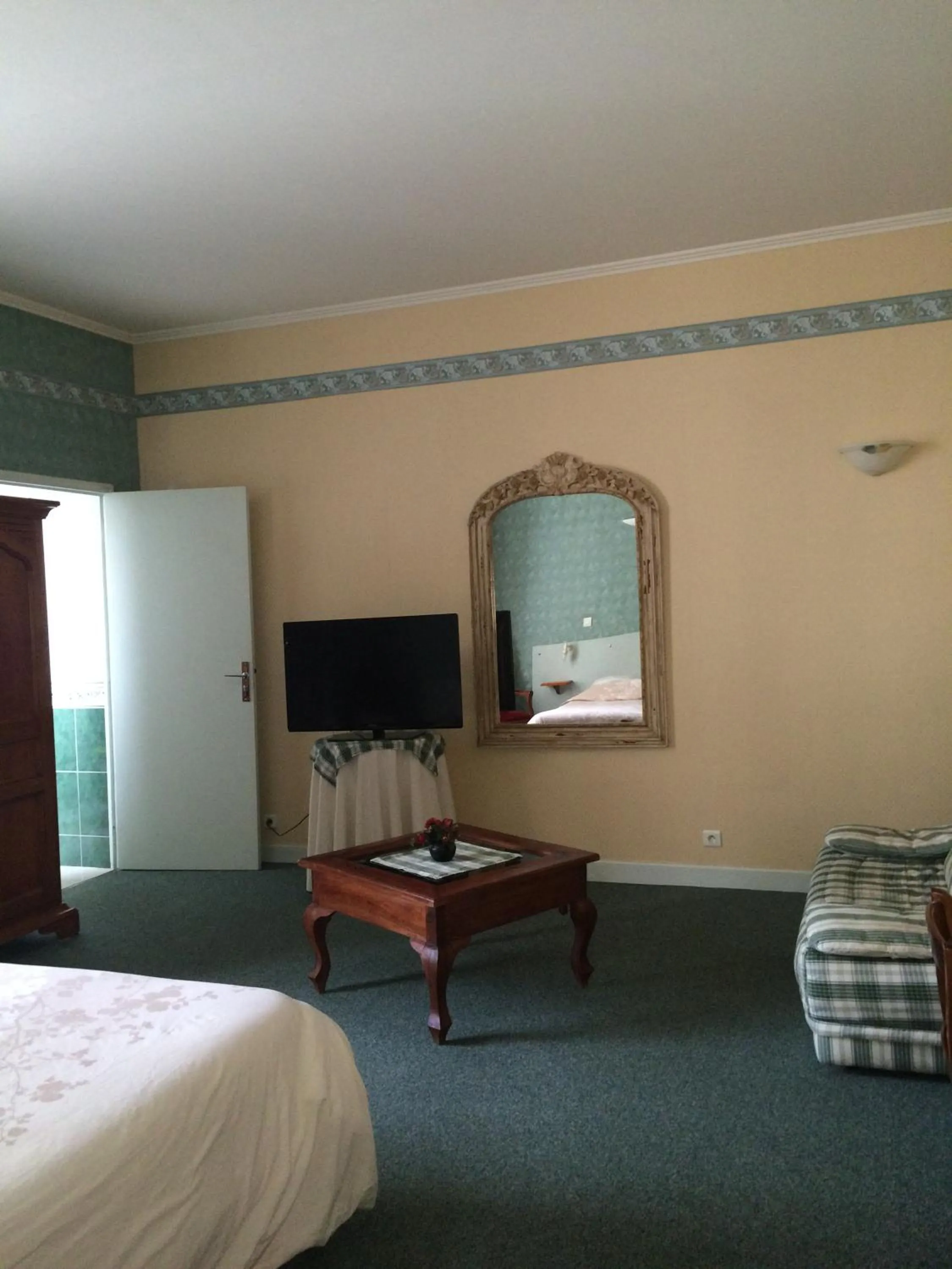 Bedroom, Bed in Hôtel De Paris