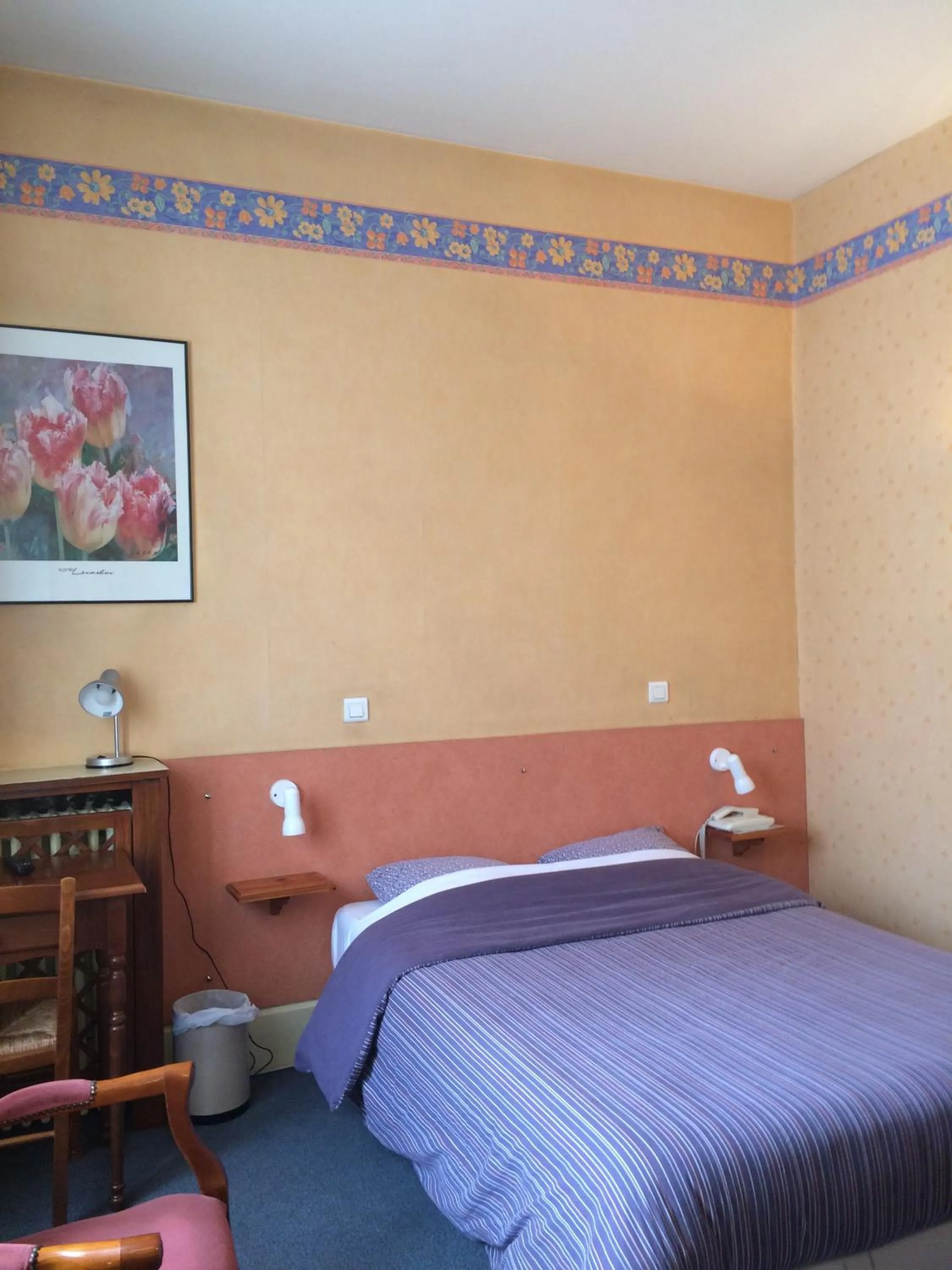 Bedroom, Bed in Hôtel De Paris