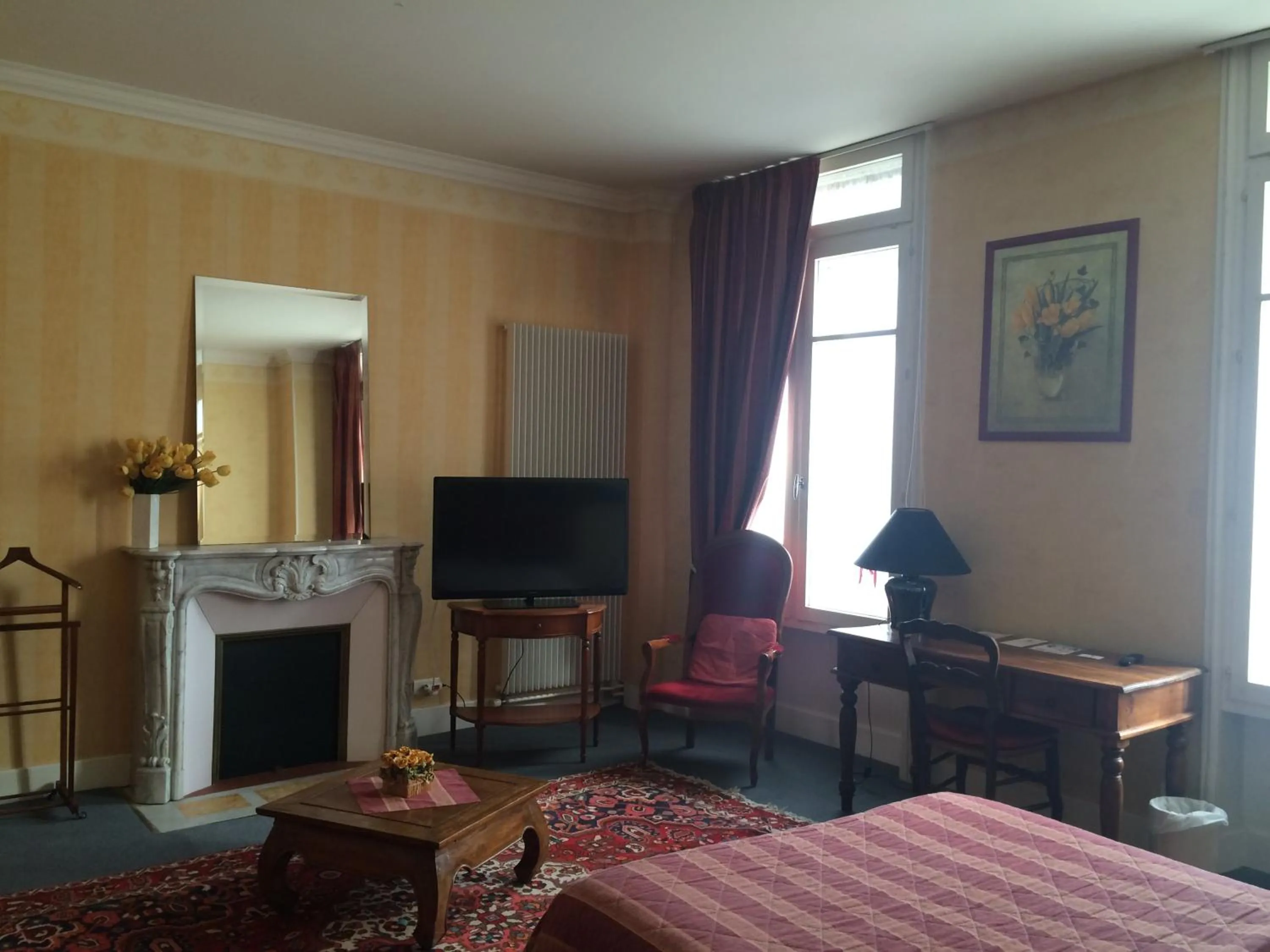 Bedroom in Hôtel De Paris