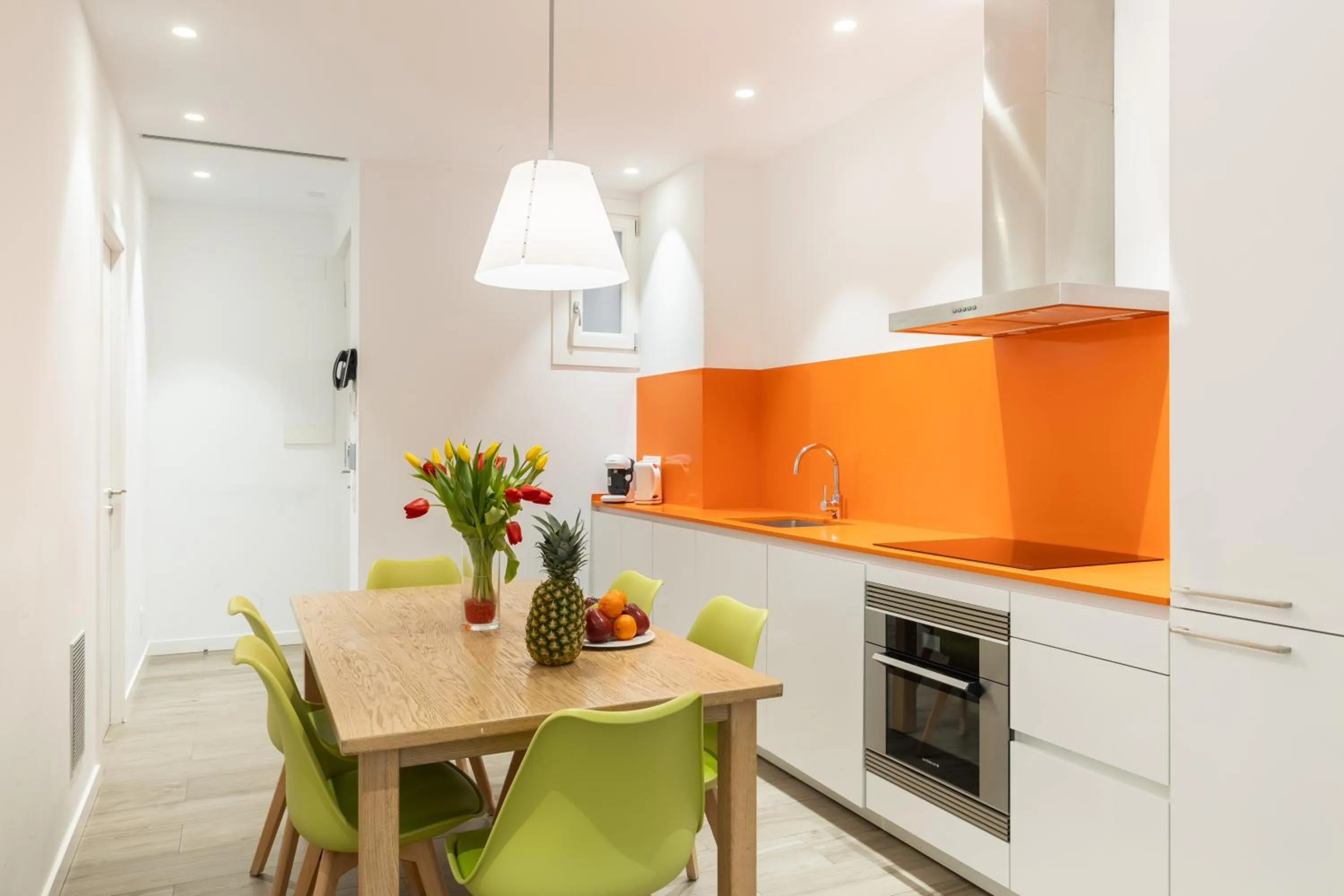 Kitchen or kitchenette in Cosmo Apartments Marina – Auditori