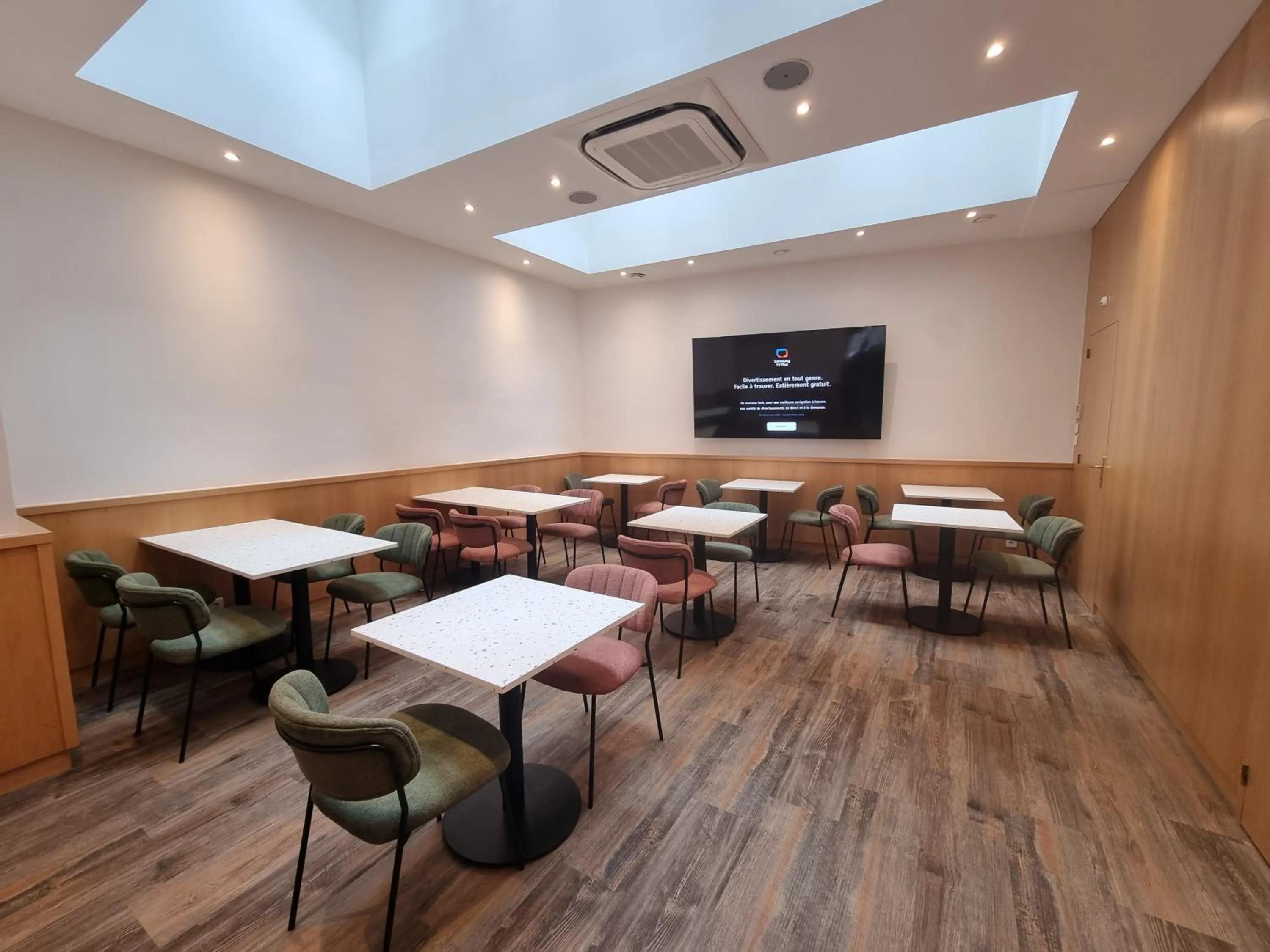 Communal lounge/ TV room in Hotel Balmoral Dinard