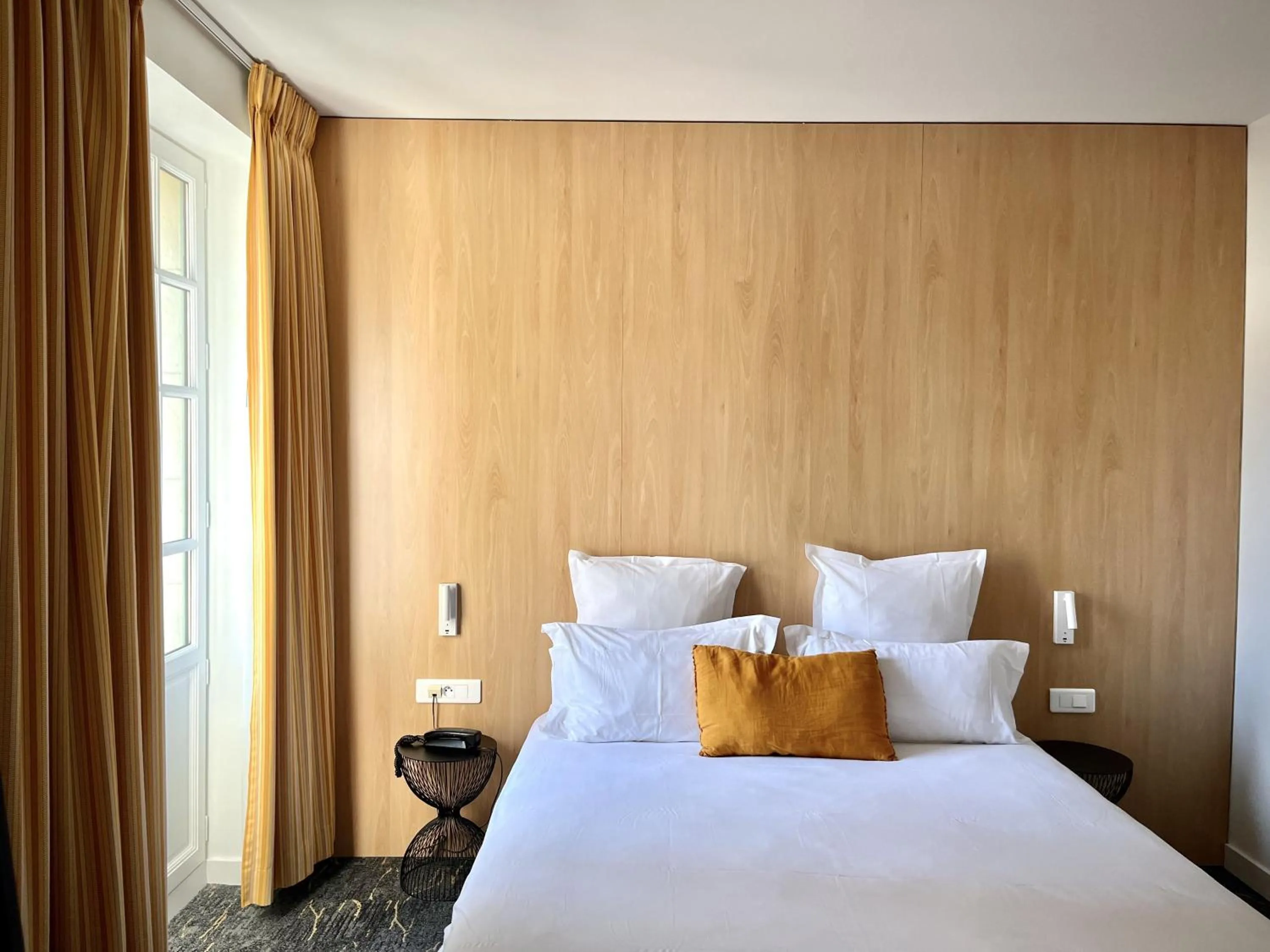 Photo of the whole room, Bed in Hotel Balmoral Dinard