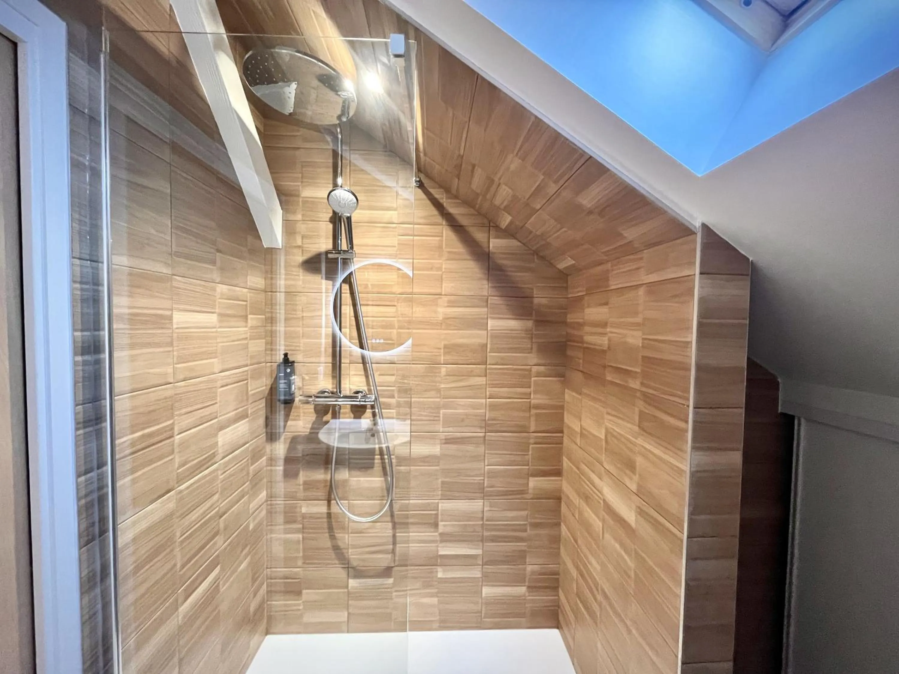 Shower in Hotel Balmoral Dinard