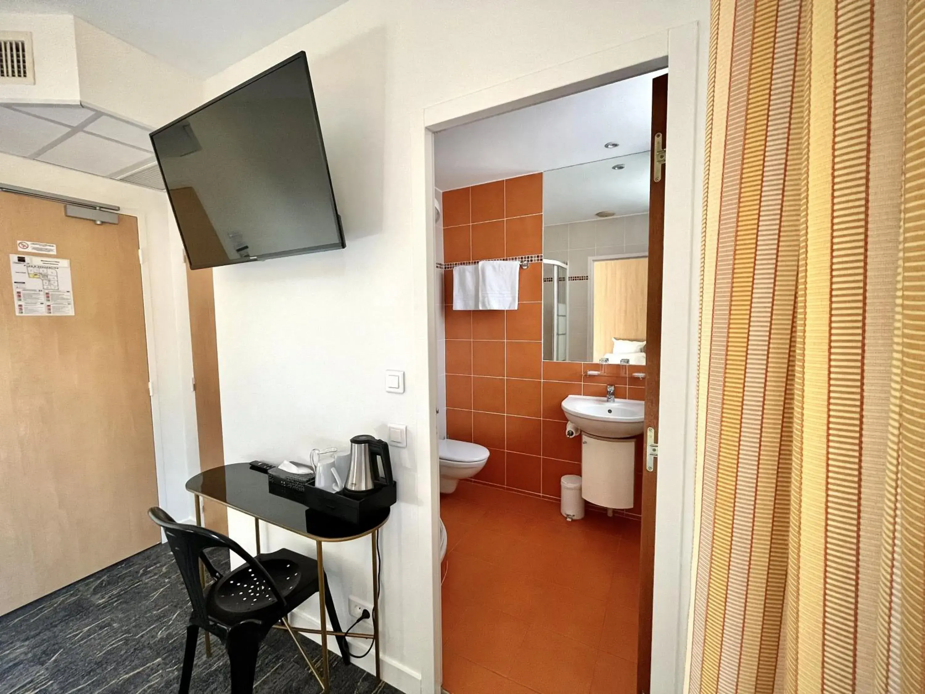 Superior Twin Room in Hotel Balmoral Dinard Superior Twin Room in Hotel Balmoral Dinard