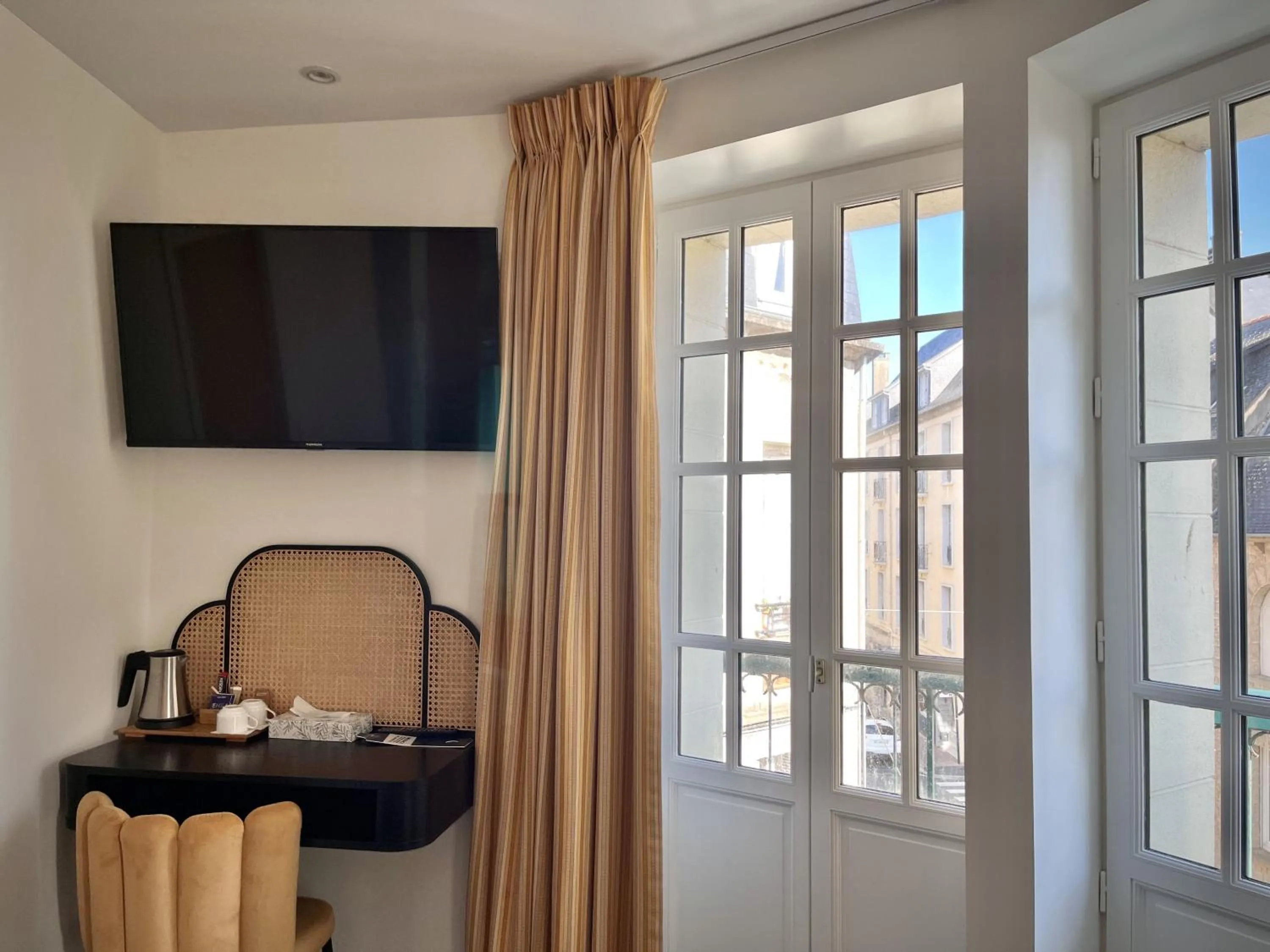 TV and multimedia in Hotel Balmoral Dinard