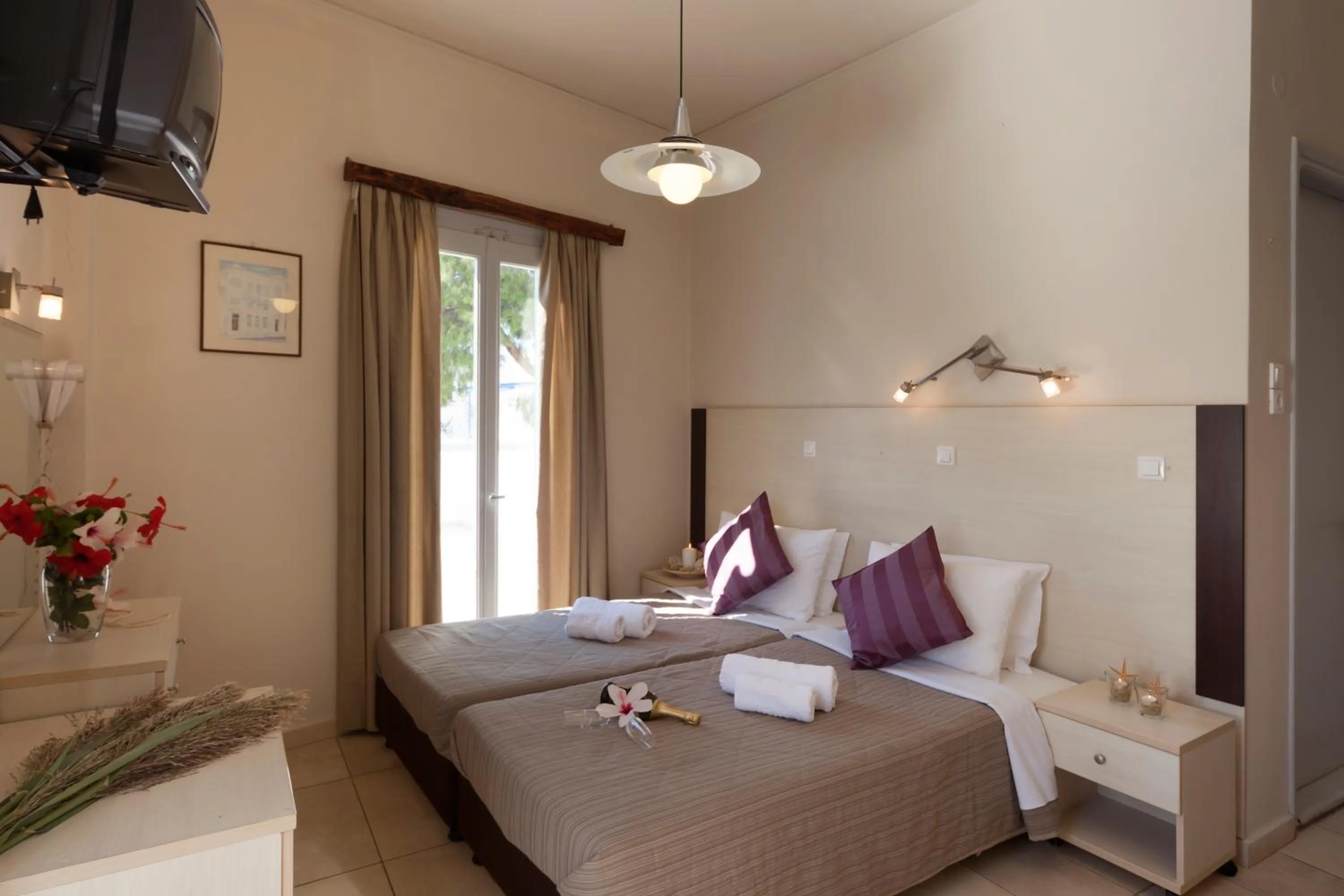 Bedroom, Bed in Francoise Hotel