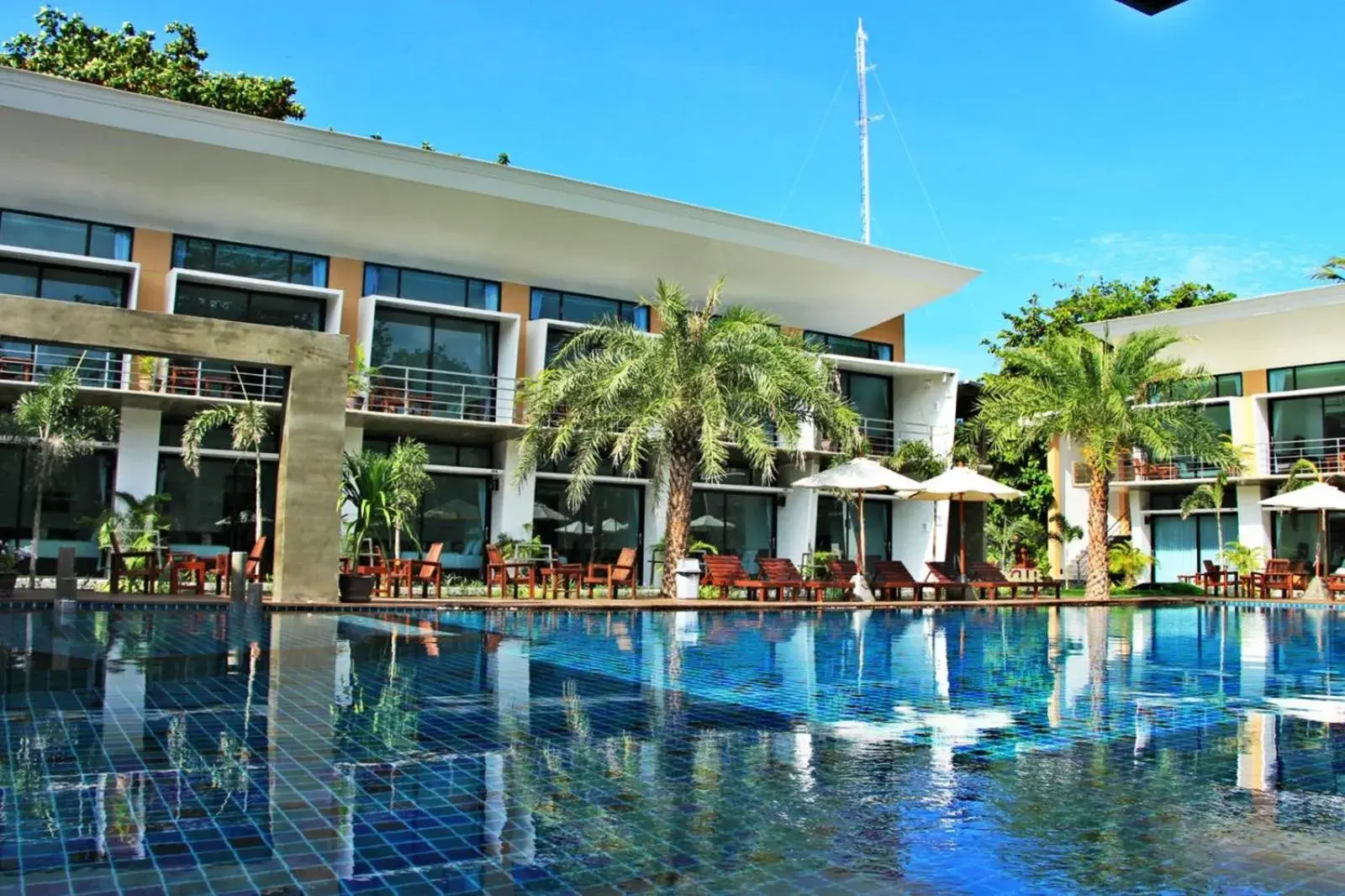 Swimming pool in Bundhaya Resort Swimming pool in Bundhaya Resort