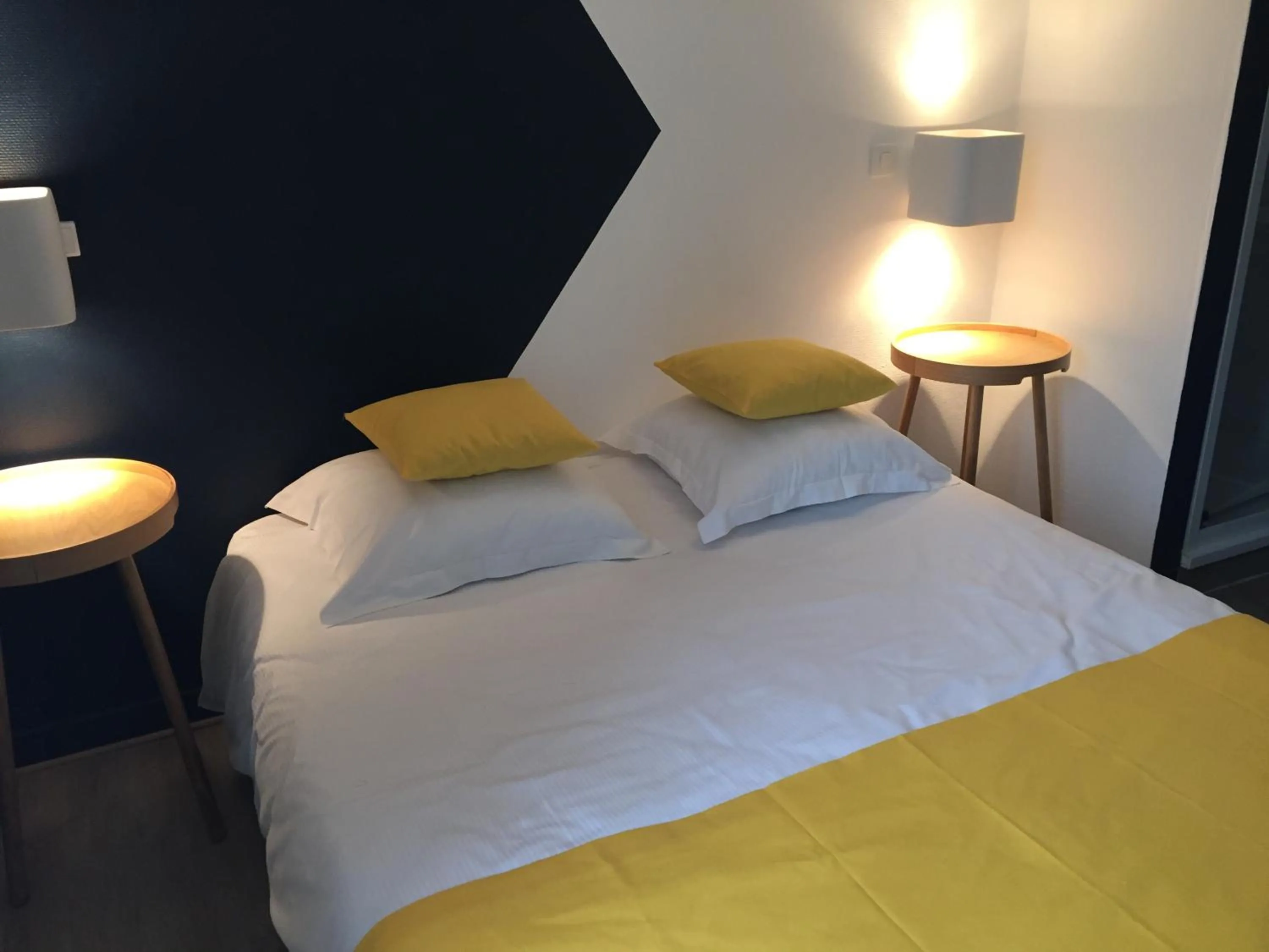 Bed in Hôtel-Restaurant Le Flobart