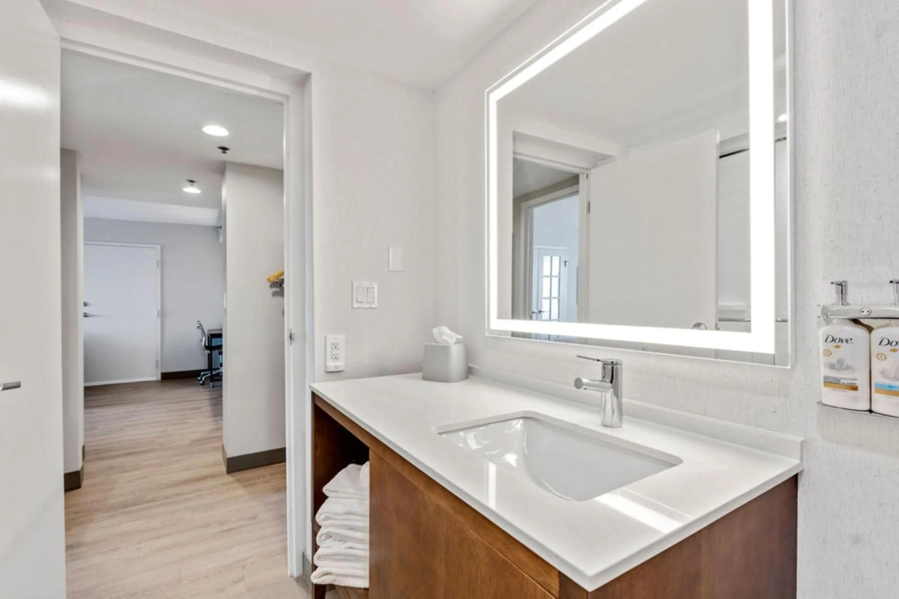 Photo of the whole room in Holiday Inn & Suites Ottawa Kanata by IHG